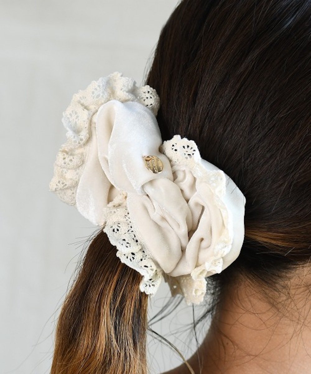 Fun&Daily F&D:レトロベロアシュシュ ファンアンドデイリー ヘアアクセサリー ヘアゴム ホワイト