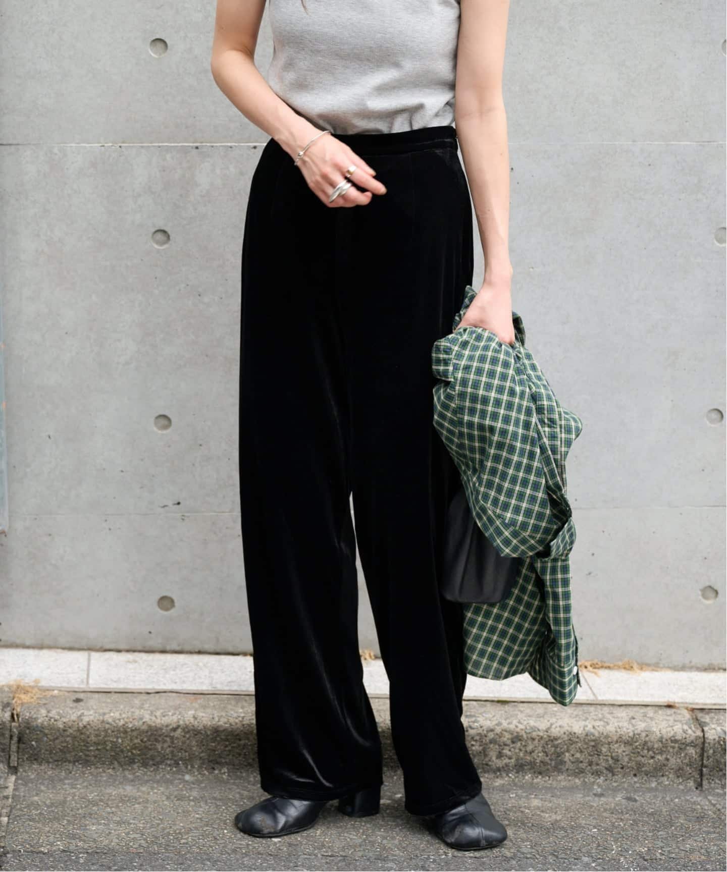 ≪予約≫追加 ベロアフレアパンツ アウトドアプロダクツユージュアルシングス パンツ スラックス・ドレスパンツ ブラック