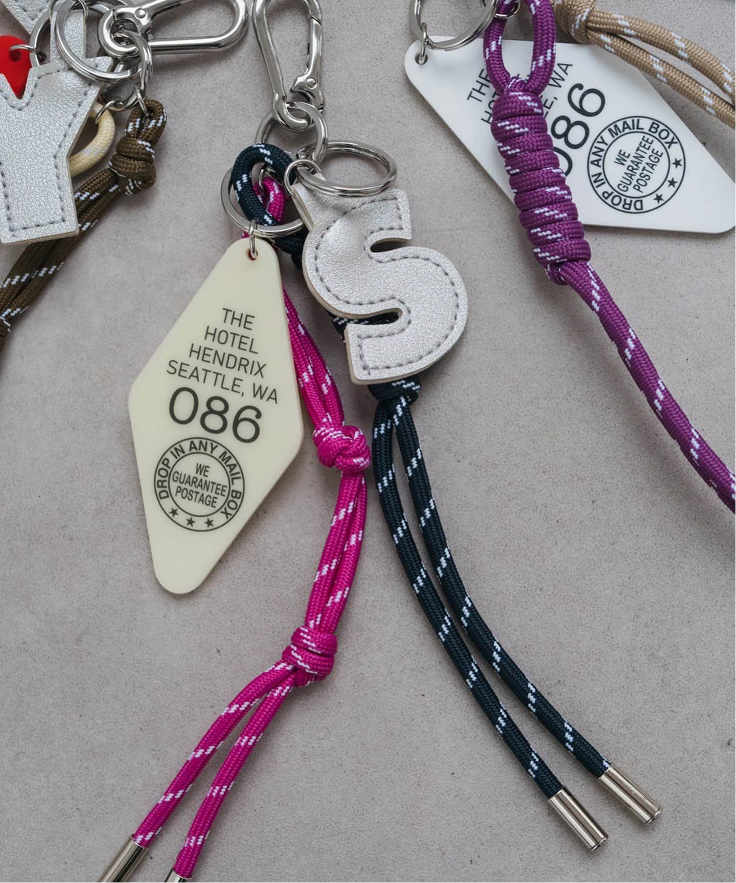 Spick & Span 《WEB限定追加》Spick and Span * key holder スピックアンドスパン 財布・ポーチ・ケース その他の財布・ポーチ・ケース ベージュ レッド【送料無料】のサムネイル