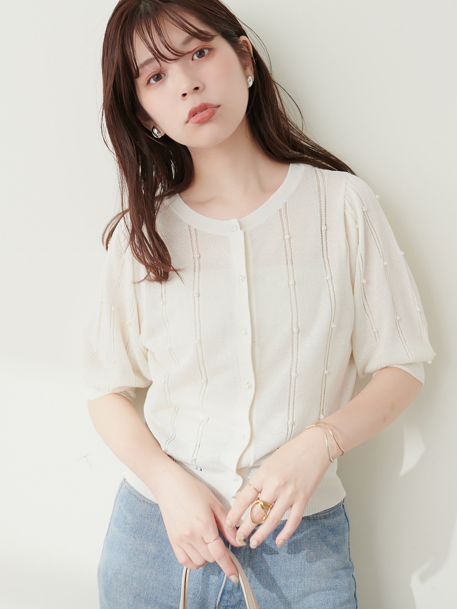 natural couture ミニパール装飾ショートカーディガン ナチュラルクチュール トップス カーディガン ホワイト ブラック ブルー ベージュ【送料無料】のサムネイル