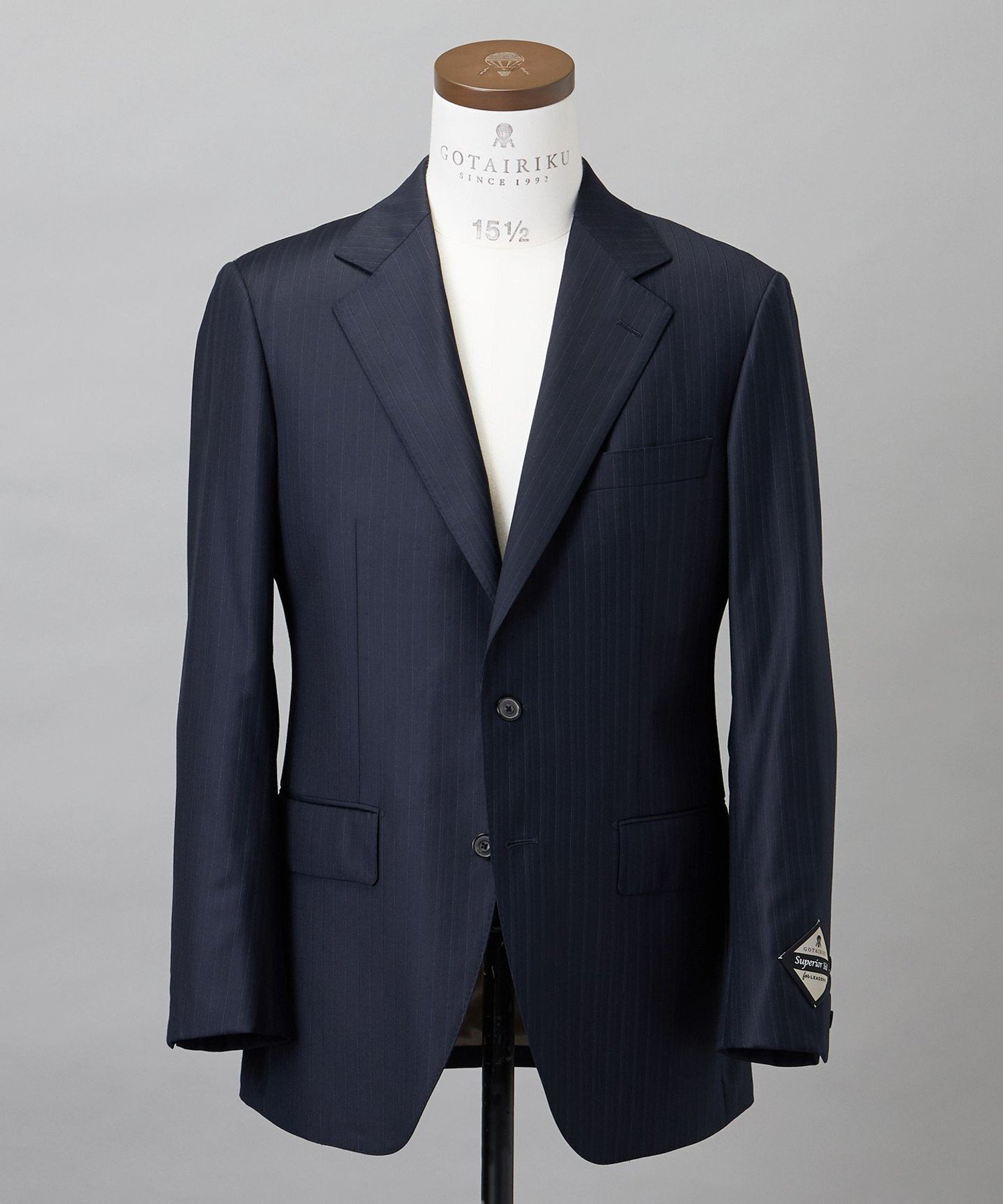 GOTAIRIKU シワになりにくい【御幸毛織/みゆきけおり】Superio160 スーツ_ネイビーストライプ ゴタイリク スーツ・フォーマル セットアップスーツ ネイビー【送料無料】