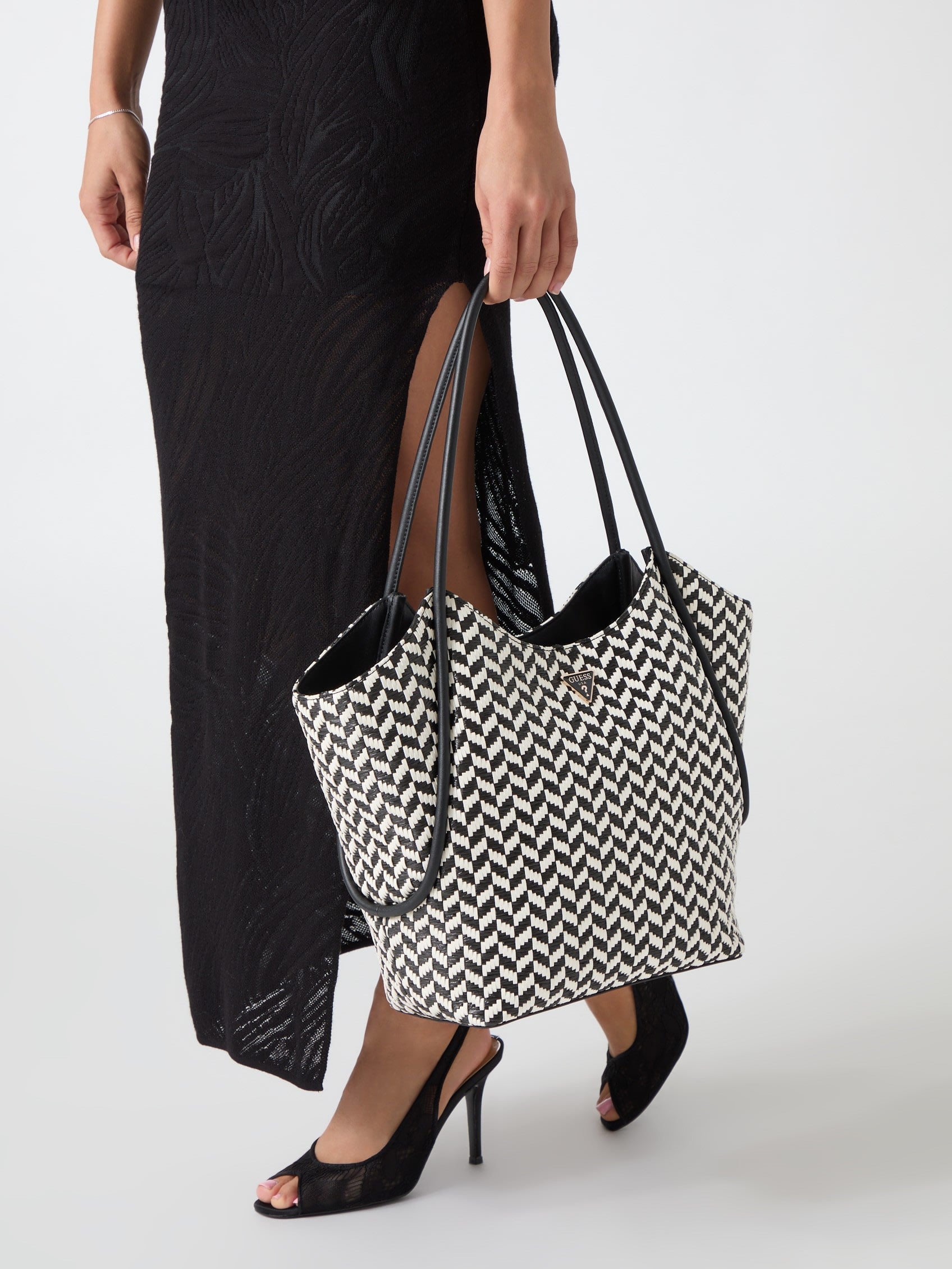 【SALE／20%OFF】GUESS GUESS/(W)TESSI 2 In 1 Tote トートバッグ ゲス バッグ トートバッグ ブラック ブラウン【送料無料】