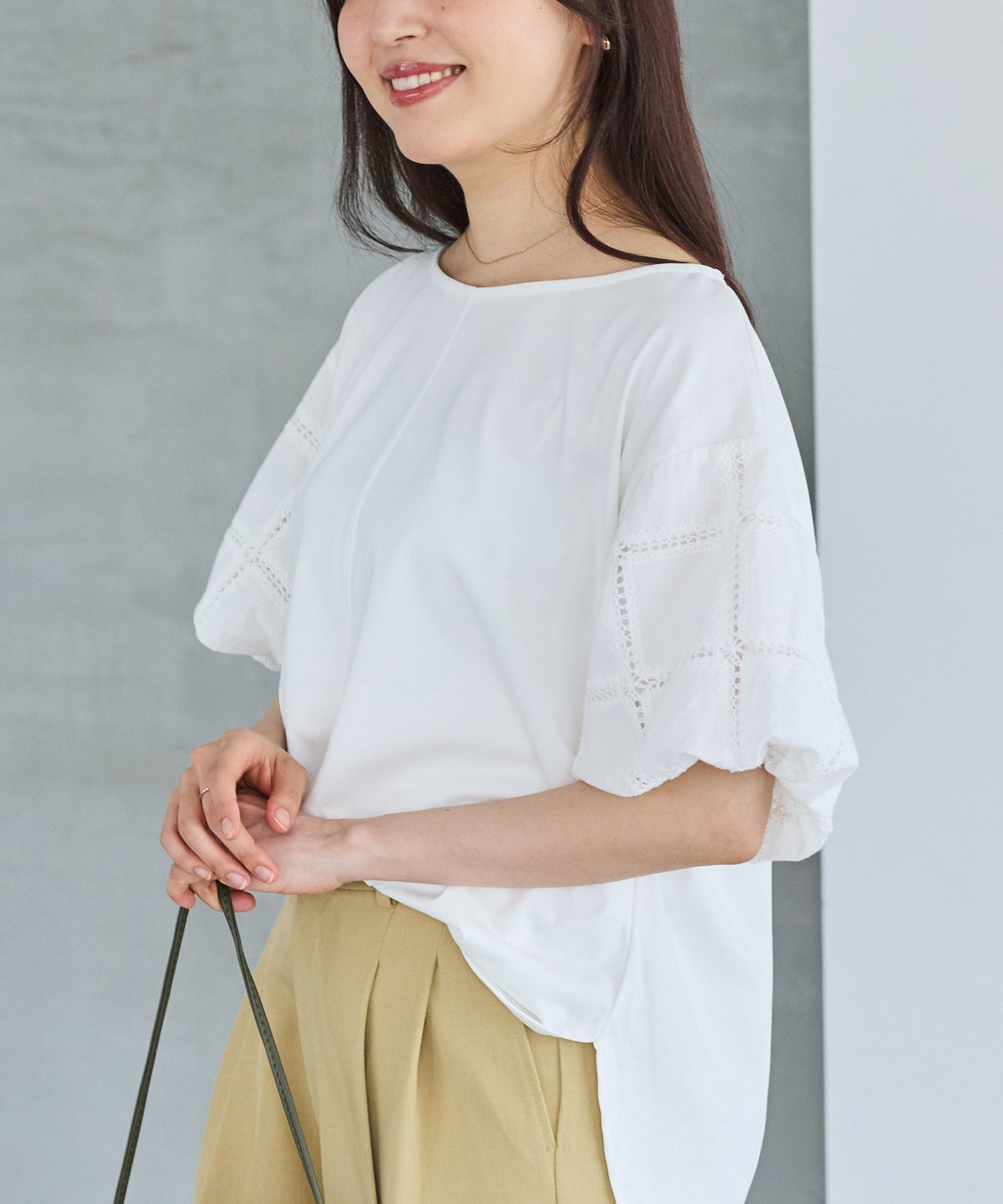 LAVEANGE 【洗える】袖刺繍レース異素材プルオーバー ラビアンジェ トップス カットソー・Tシャツ ホワイト ブラック