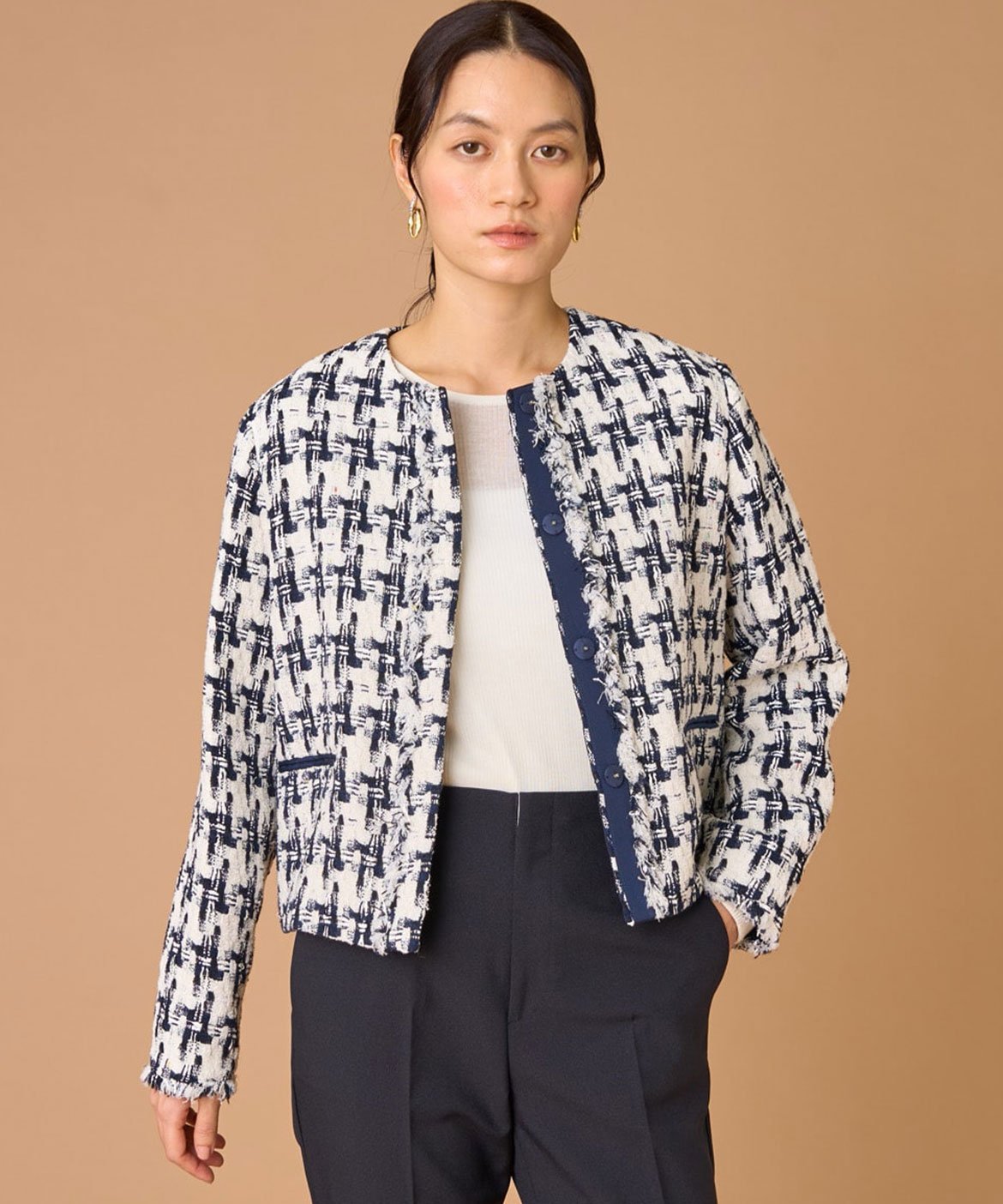 INED ツイードフリンジジャケット《LINTON》 イネド ジャケット・アウター ノーカラージャケット