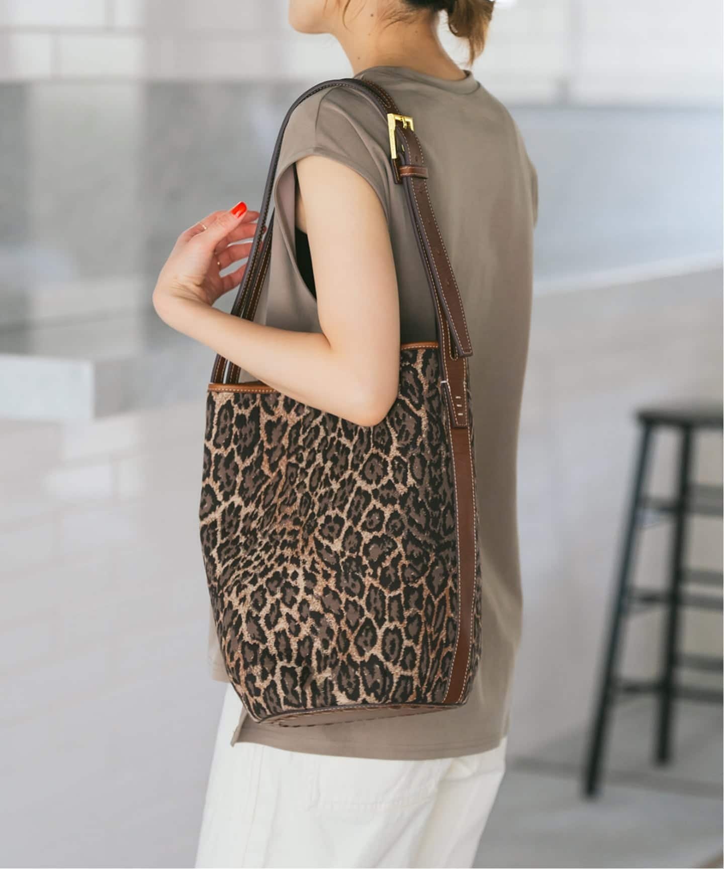 Spick & Span 《一部店舗+WEB限定》A VACATION/ア ヴァケーション MARCHE BROWN LEO スピックアンドスパン バッグ ショルダーバッグ ブラウン【送料無料】のサムネイル