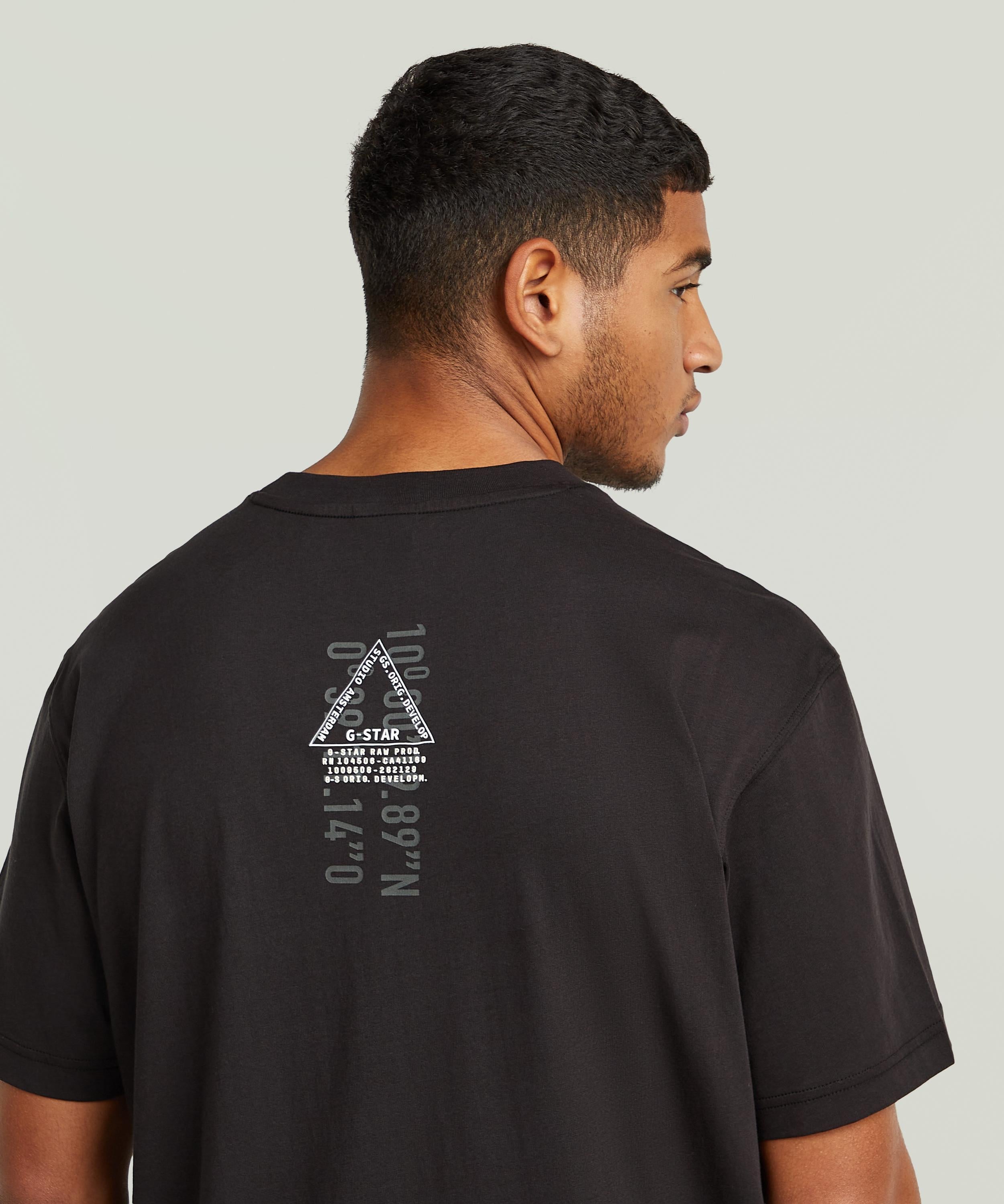 【公式ショップ】Layered Back Graphic T-Shirt/ミリタリーディテールバックグラフィックTシャツ ジースターロゥ トップス カットソー・Tシャツ ブラック