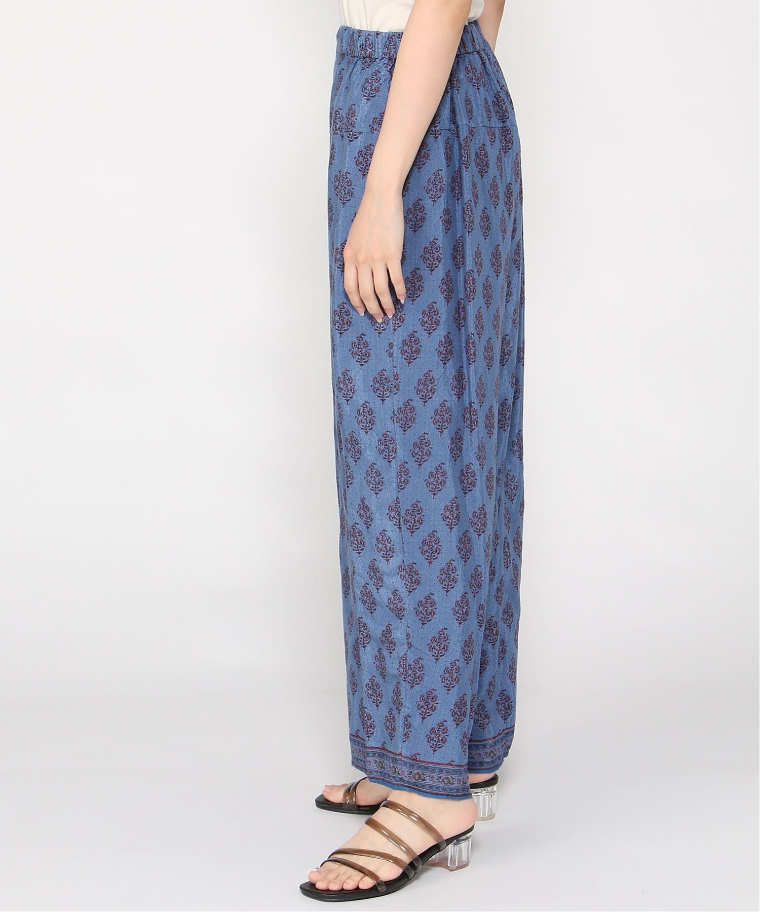 pas de calais pas de calais インドレーヨン パッチワーク プリント パンツ パドカレ パンツ その他のパンツ ベージュ ブルー