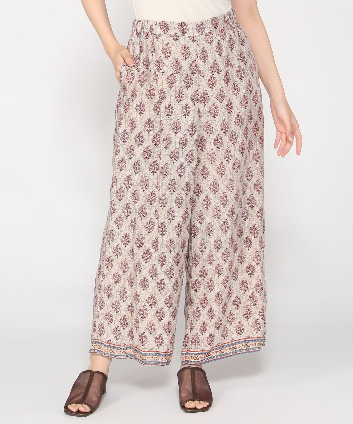 pas de calais pas de calais インドレーヨン パッチワーク プリント パンツ パドカレ パンツ その他のパンツ ベージュ ブルー
