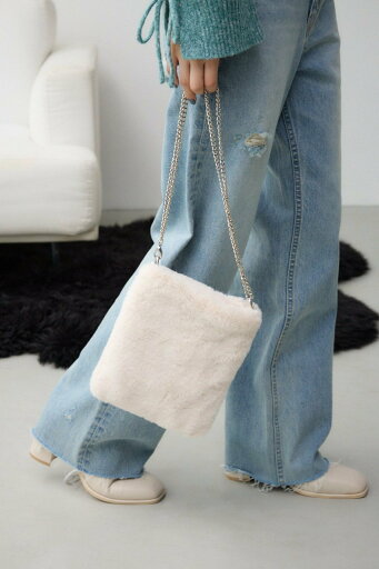 AZUL BY MOUSSY タッセルフェイクファーポシェット アズールバイマウジー バッグ その他のバッグ グレー ブラウン ホワイト AZUL BY MOUSSY タッセルフェイクファーポシェット アズールバイマウジー バッグ その他のバッグ グレー ブラウン ホワイト