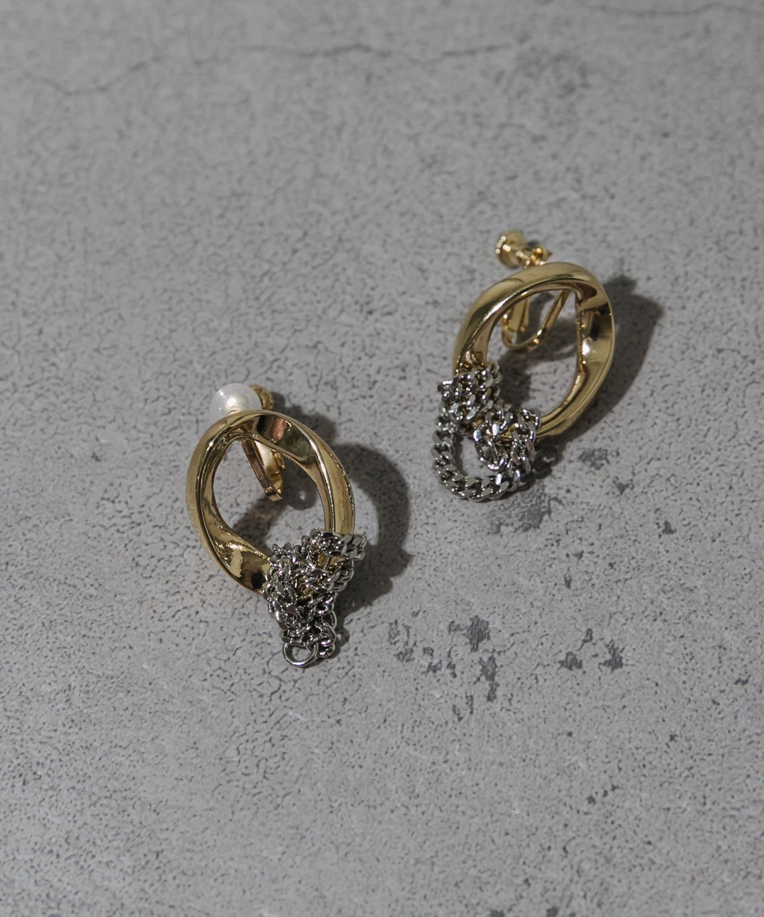 【SALE/50%OFF】SMELLY オーバルロールチェーンイヤリング スメリー アクセサリー・腕時計 イヤリング・イヤーカフ ゴールド