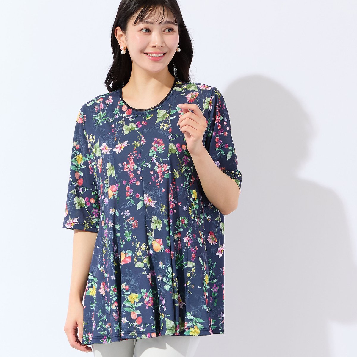 missel 【人気デザイン・洗える・L~4Lサイズ】フルーツ柄フレアチュニック ミゼール トップス カットソー・Tシャツ ホワイト ネイビー