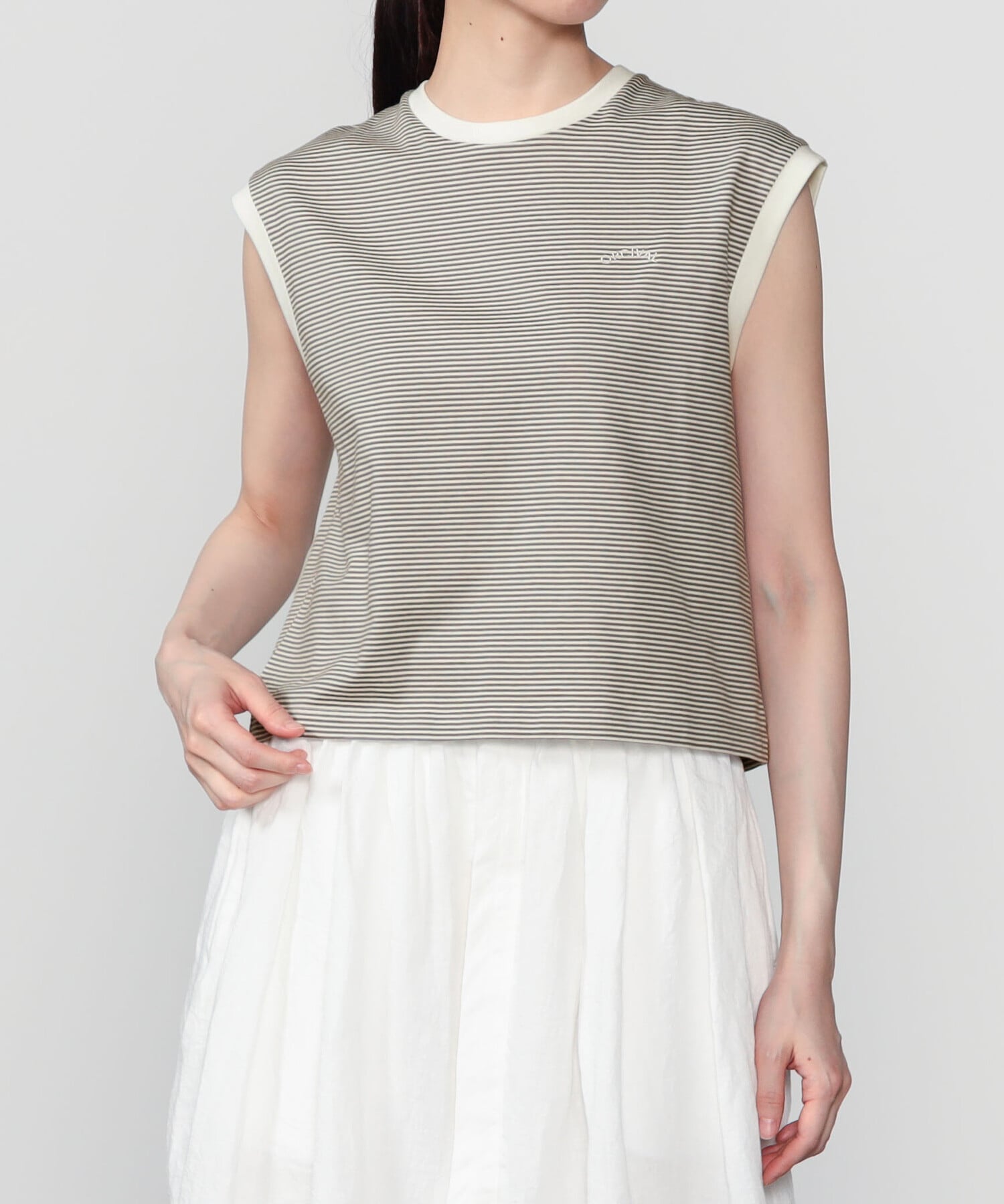 Bshop ORCIVAL ｜ 先染めジャージー 刺繍ノースリーブプルオーバー WOMEN ビショップ トップス カットソー・Tシャツ ネイビー ベージュ