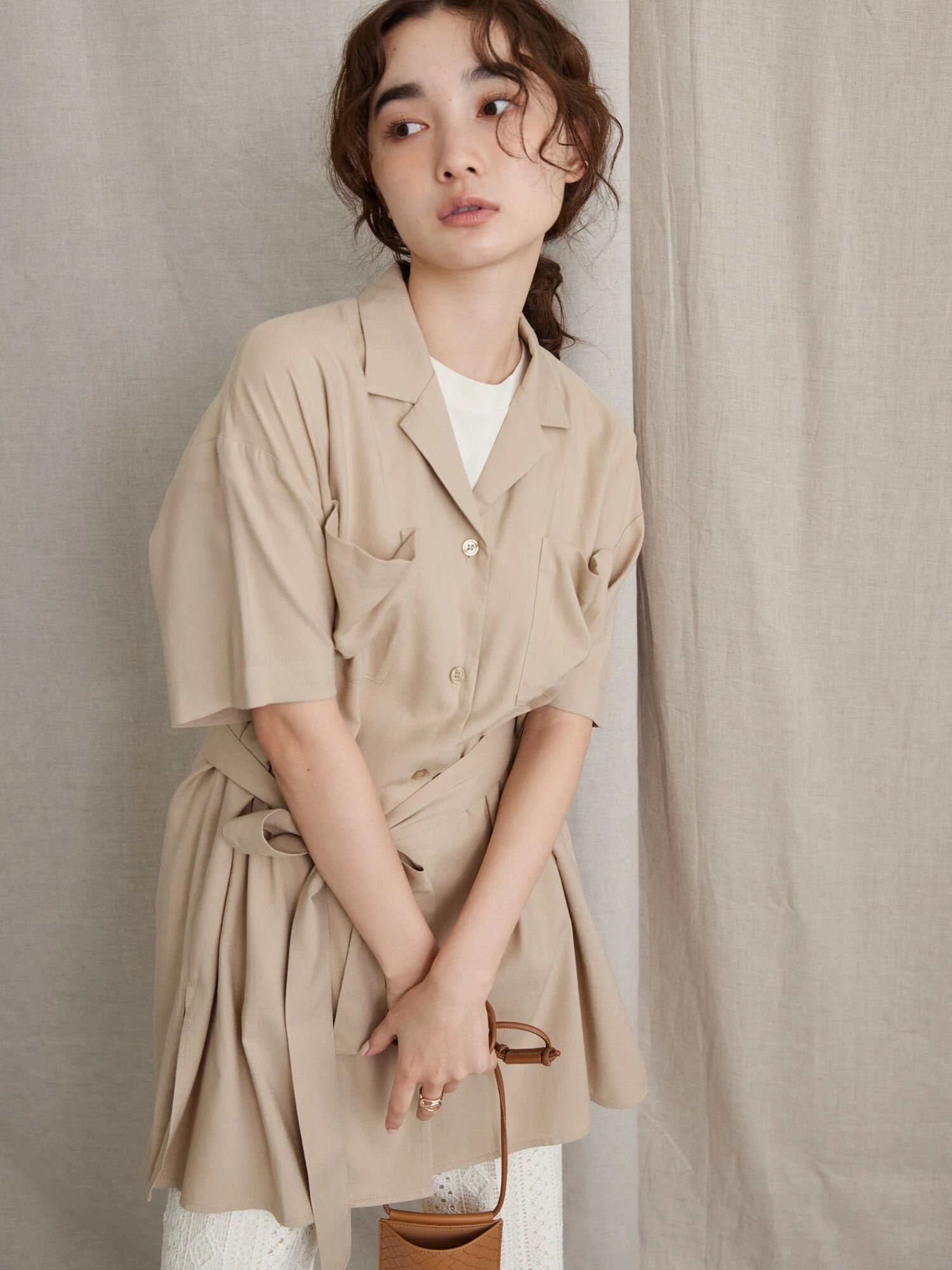 【SALE／25%OFF】AMERICAN HOLIC ベルト付サファリシャツジャケット アメリカン ホリック トップス シャツ・ブラウス ベージュ カーキのサムネイル