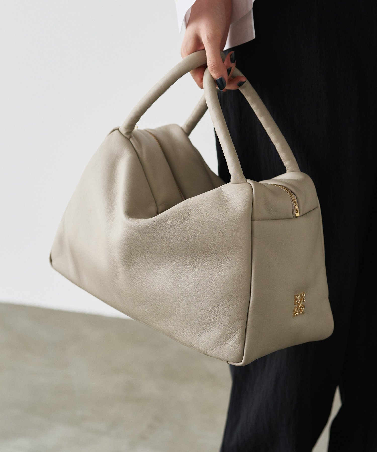 【SALE／30%OFF】russet [Oggi 10月号掲載]【Nana】 トートバッグ(CE-1374) ラシット バッグ ショルダーバッグ グレー ブラック【送料無料】のサムネイル