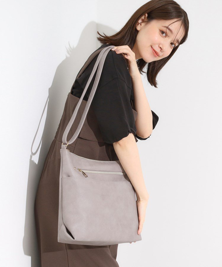 【SALE／10%OFF】SHOO・LA・RUE 【デイリー使いに】フロント2ポケット ショルダーバッグ シューラルー バッグ ショルダーバッグ ベージュ ブラウン レッド グレー ブラックのサムネイル