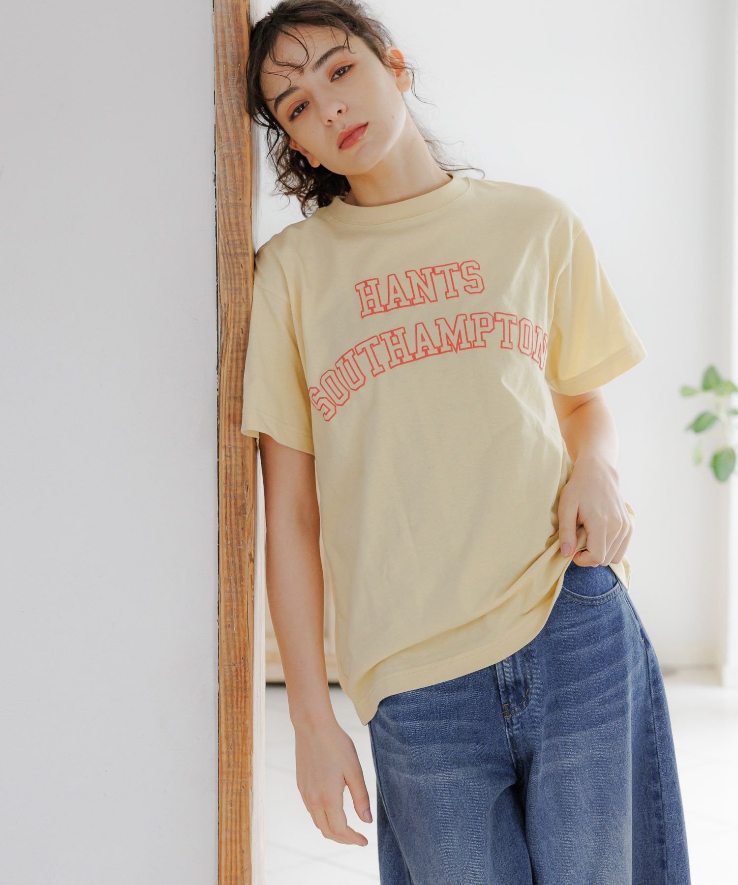 LAKOLE グラフィックアーチロゴT ラコレ トップス カットソー・Tシャツ ホワイト グレー