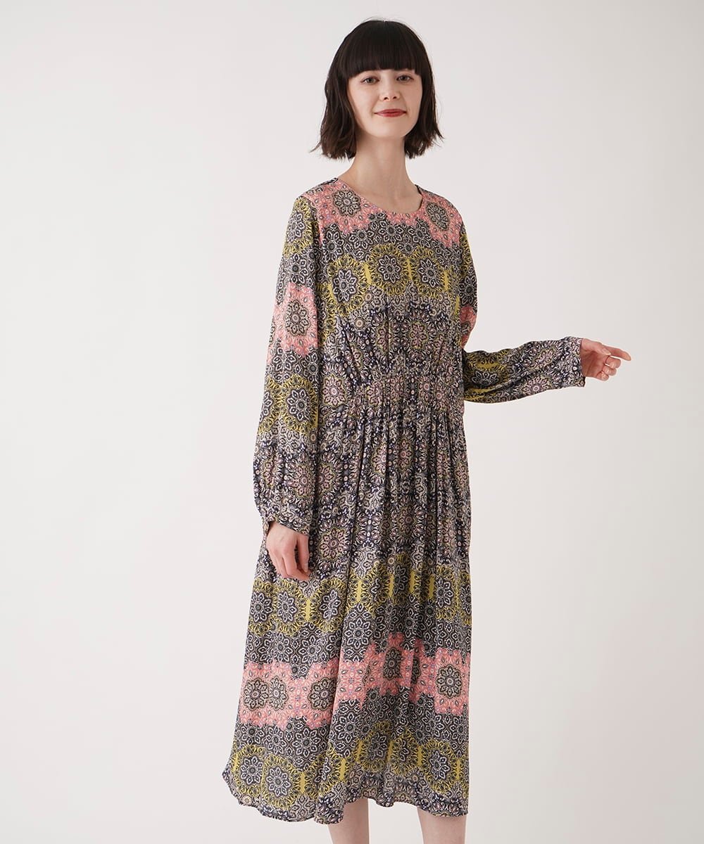 HIROKO BIS（小さいサイズ） 【小さいサイズ】ヴィンテージ風モチーフ総柄ワンピース メゾンドゥサンク ワンピース・ドレス ワンピース ベージュ