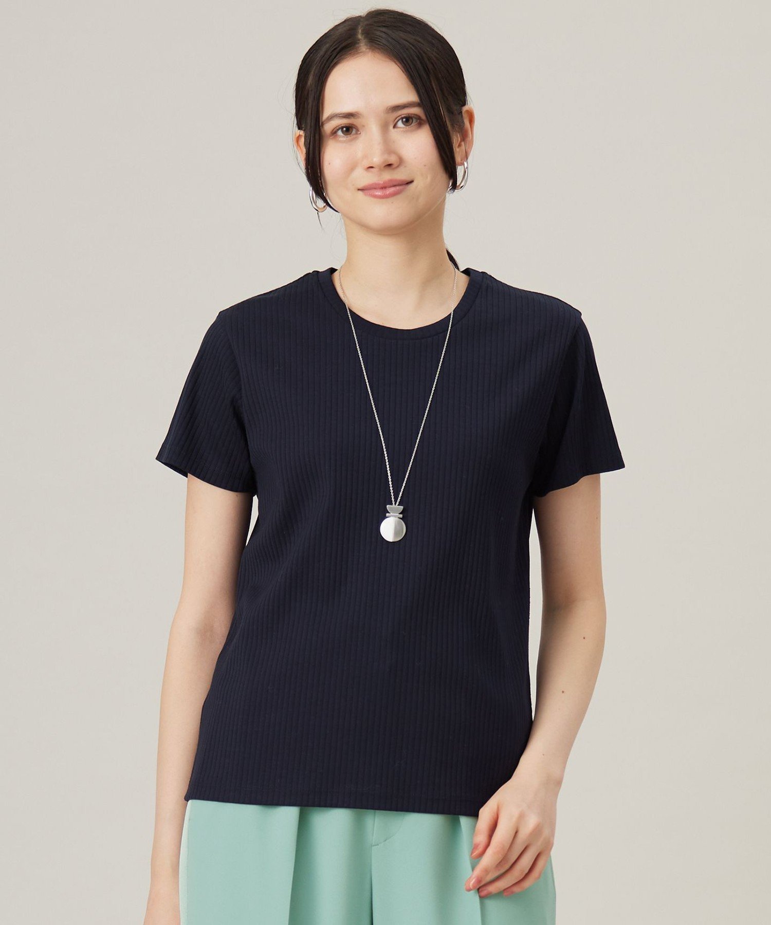 自由区 【ドラマ「明日はもっと いい日になる」着用】ソフトリブ Tシャツ ジユウク トップス カットソー・Tシャツ ホワイト ネイビー