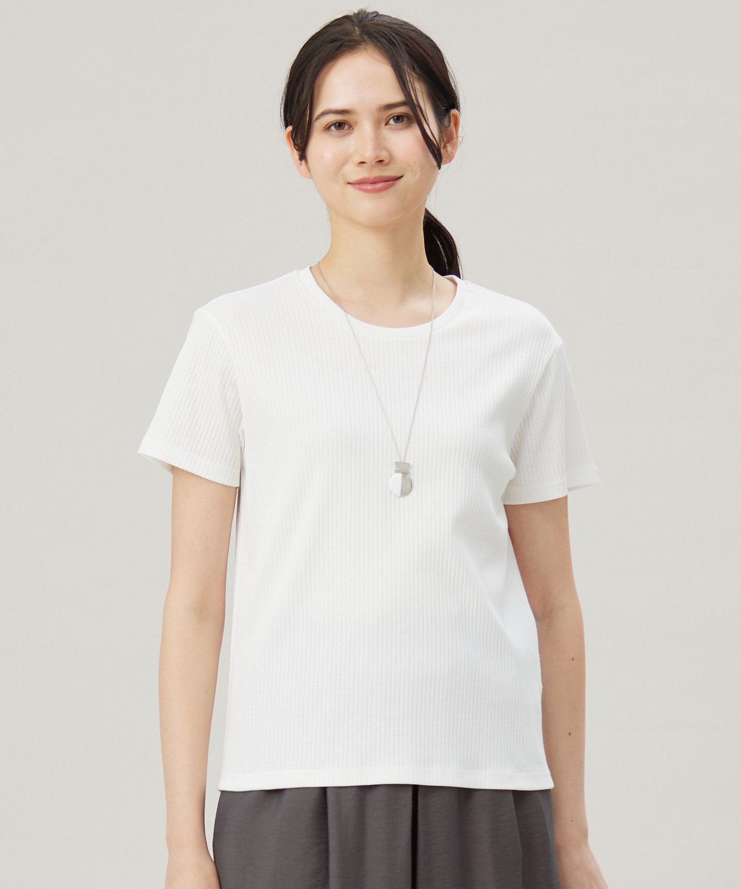 自由区 【ドラマ「明日はもっと いい日になる」着用】ソフトリブ Tシャツ ジユウク トップス カットソー・Tシャツ ホワイト ネイビー