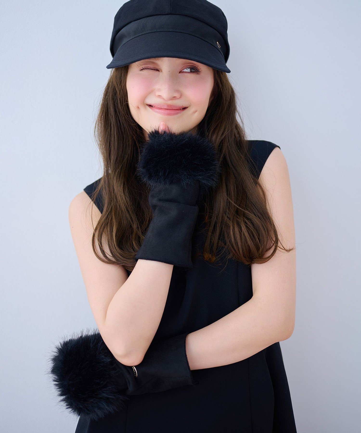 TOCCA 【百田夏菜子さん着用】FAKE SUEDE FUR HANDWARMER 手袋 トッカ ファッション雑貨 手袋 ブラック ベージュ【送料無料】のサムネイル