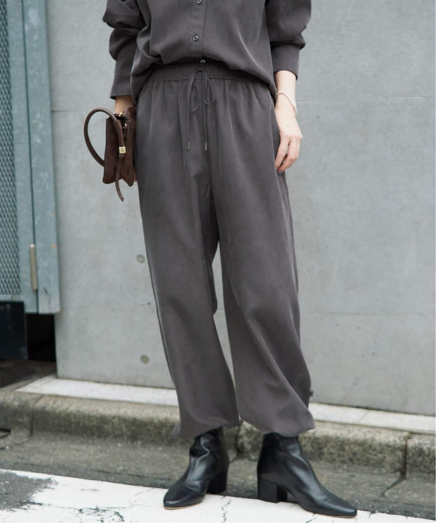 IENA 《予約/手洗い可》フィブリルキュプラミックスジョガーパンツ イエナ パンツ その他のパンツ グレー カーキグリーン