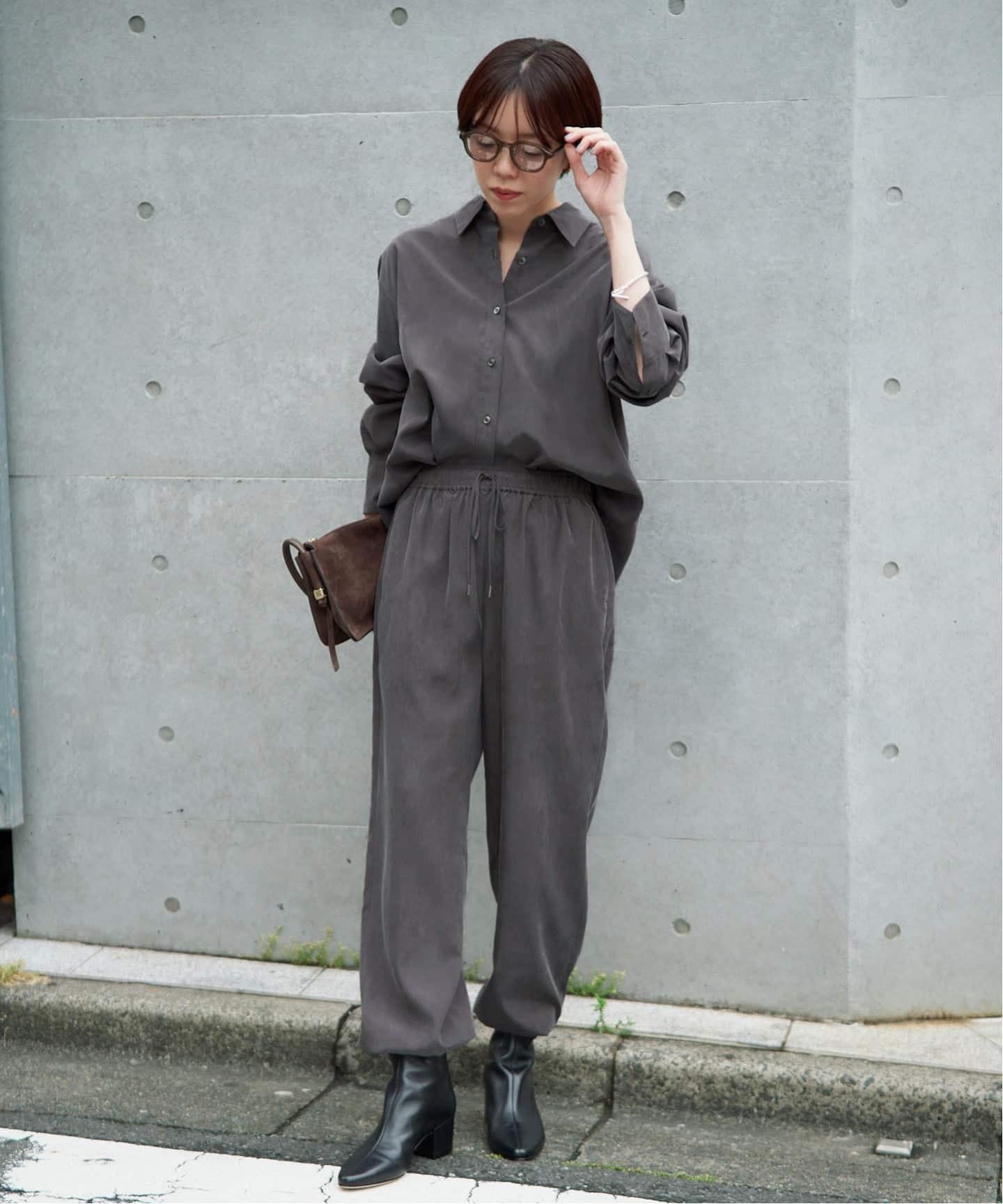 IENA 《予約/手洗い可》フィブリルキュプラミックスジョガーパンツ イエナ パンツ その他のパンツ グレー カーキグリーン