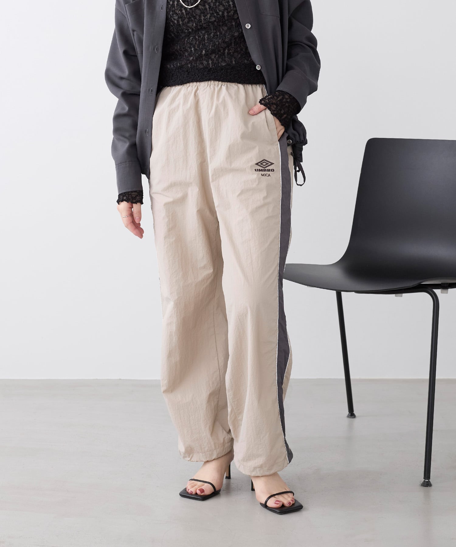 MICA&DEAL ＜追加＞【UMBRO*MICA&DEAL】配色ナイロントラックパンツ＜2サイズ展開＞ マイカアンドディール パンツ その他のパンツ ブラック ベージュ