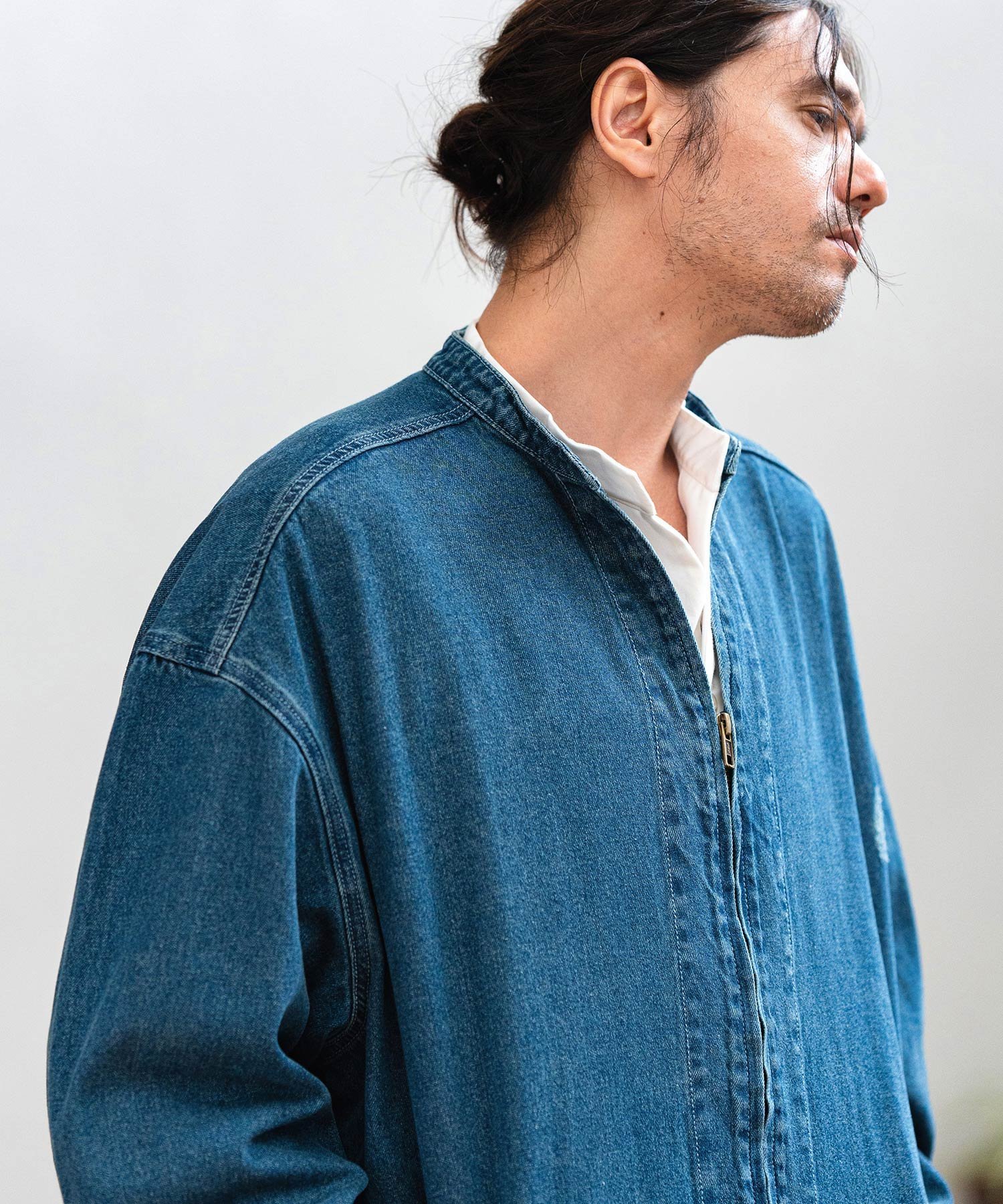 CAMBIO（カンビオ）mj9538- Oversize Silhouette Denim Jacket デニムジャケット175cmB90-W73-H89靴26.5cmのモデルがMサイズを着用。デニムを使用したオーバーサイズシルエットのジャ...