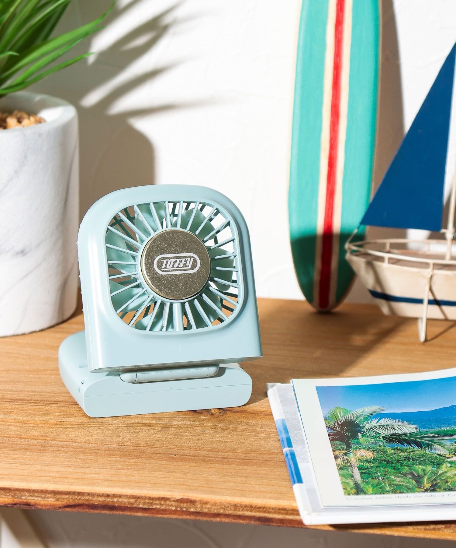 BAYFLOW [Mobile Battery Function Included] 【Toffy】Cooling 6-Way Mobile Fan (Bayflow Sports & Outdoor Goods, Outdoor, Leisure & Camping Equipment) Pink White