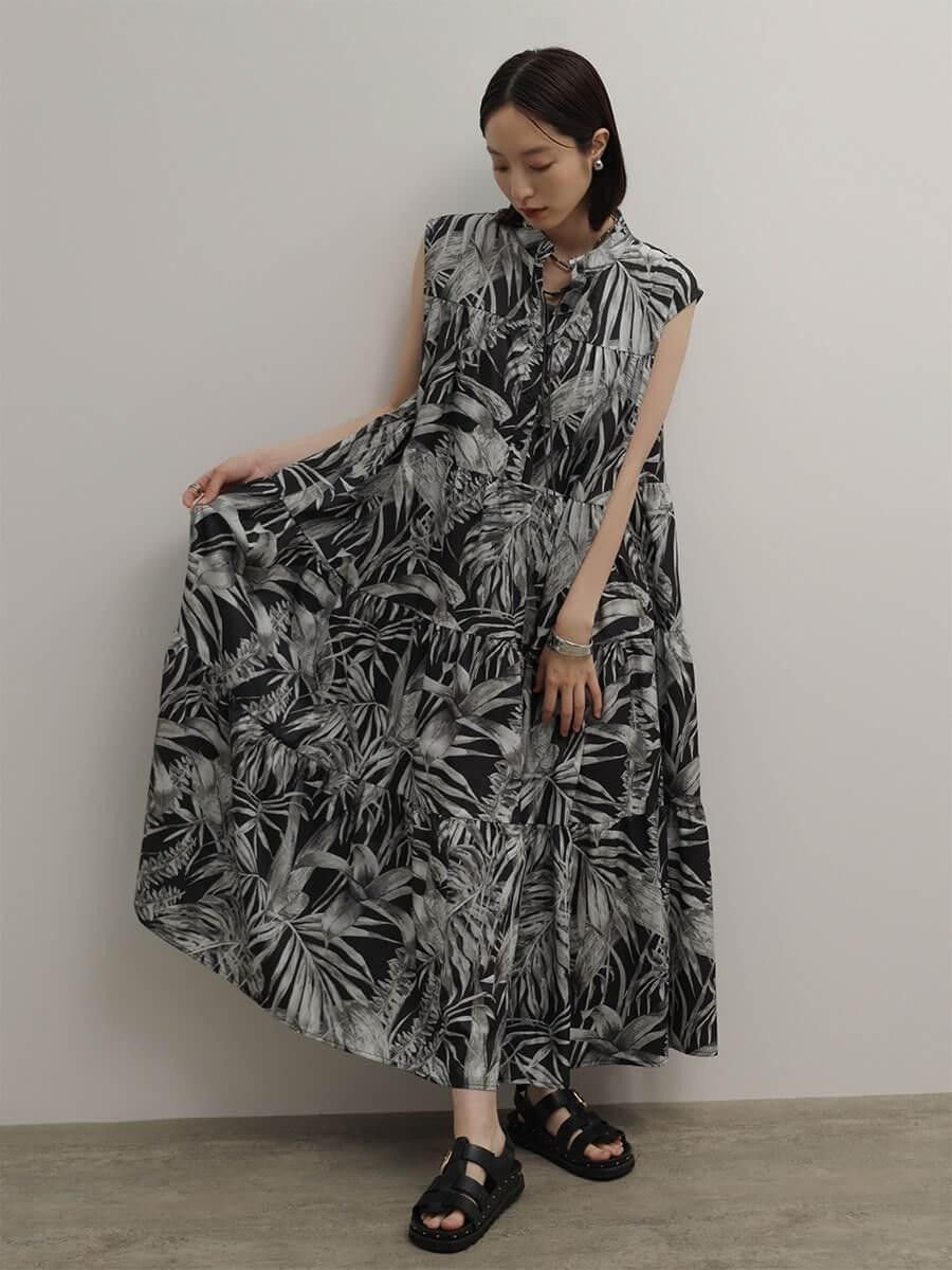 RADIATE ボタニカルプリントティアードワンピース ラシュッド ワンピース・ドレス その他のワンピース・ドレス ブラック