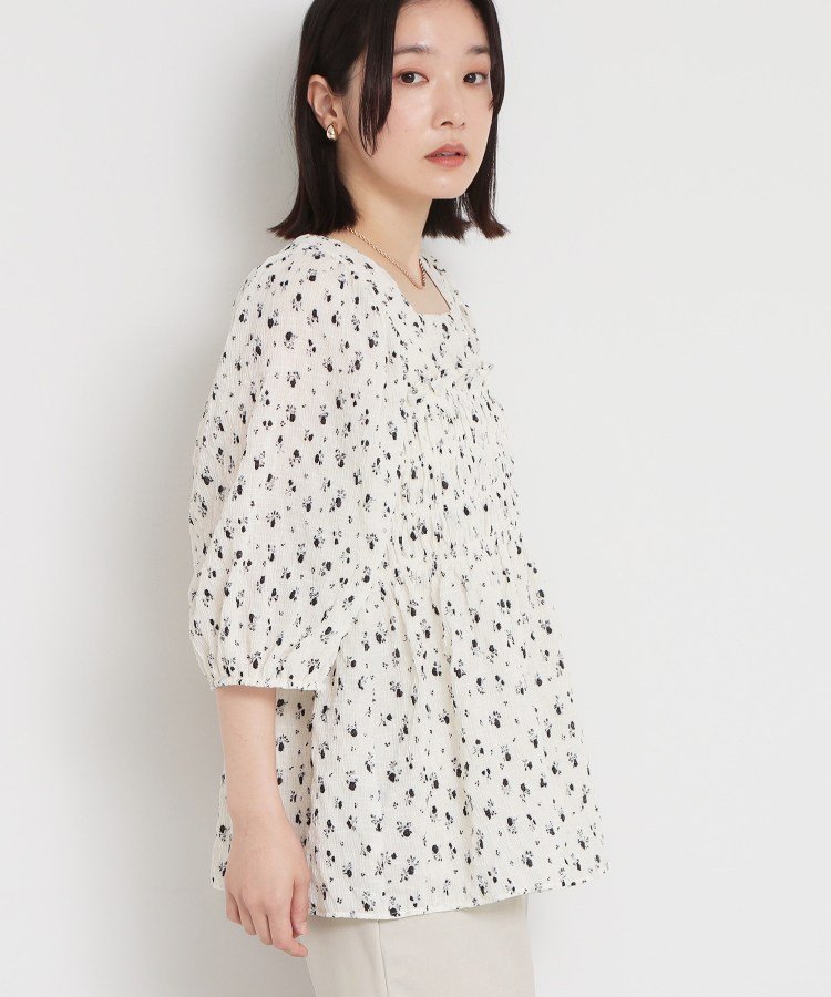 THE SHOP TK 大人のフェミニンスタイルに 花柄楊柳シャーリングブラウス ザ ショップ ティーケー トップス シャツ・ブラウス ブラック ホワイト