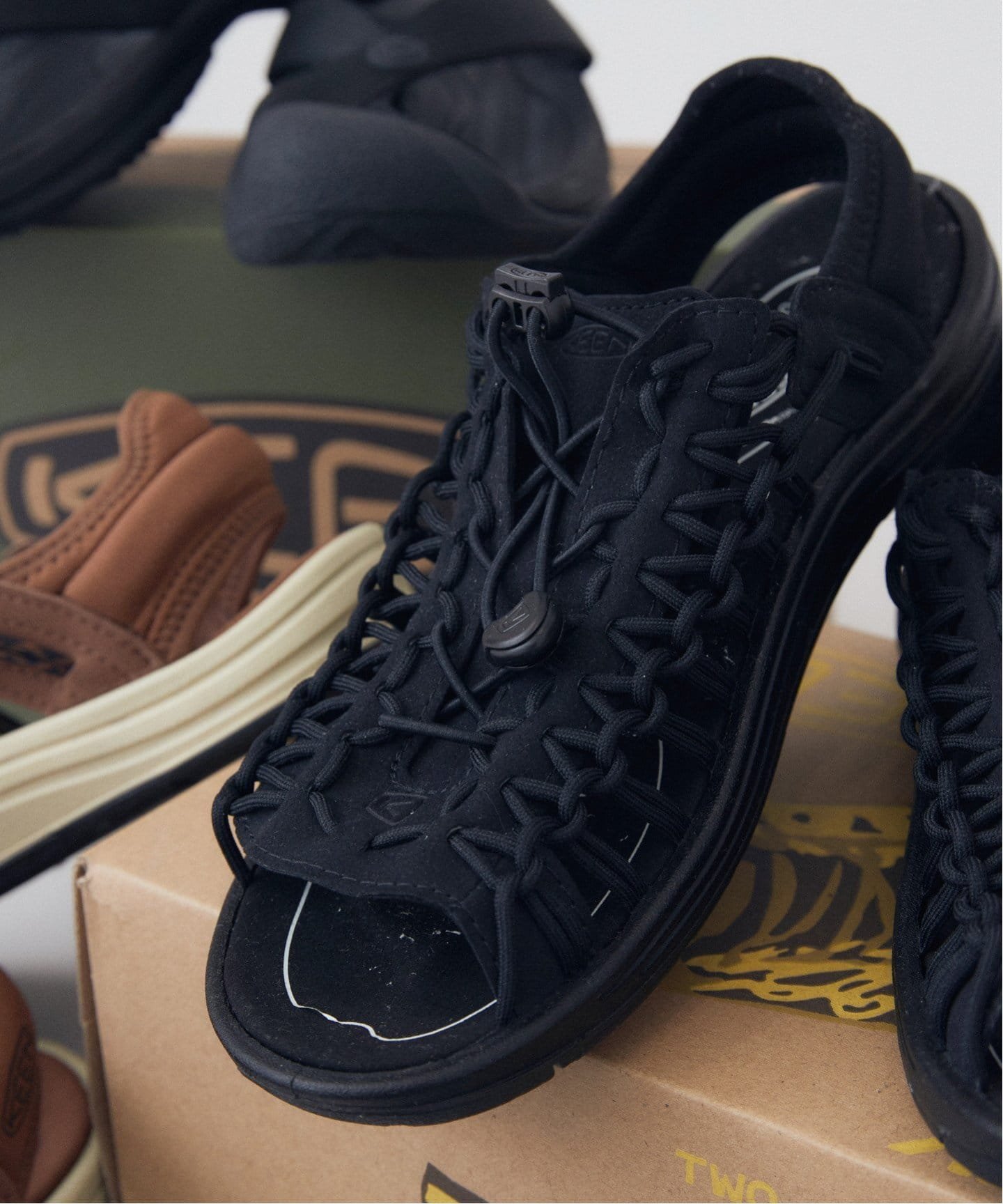 【SALE／70%OFF】B.C STOCK 【KEEN / キーン】UNEEK 2 OT ベーセーストック シューズ・靴 サンダル ブラック ブラウン