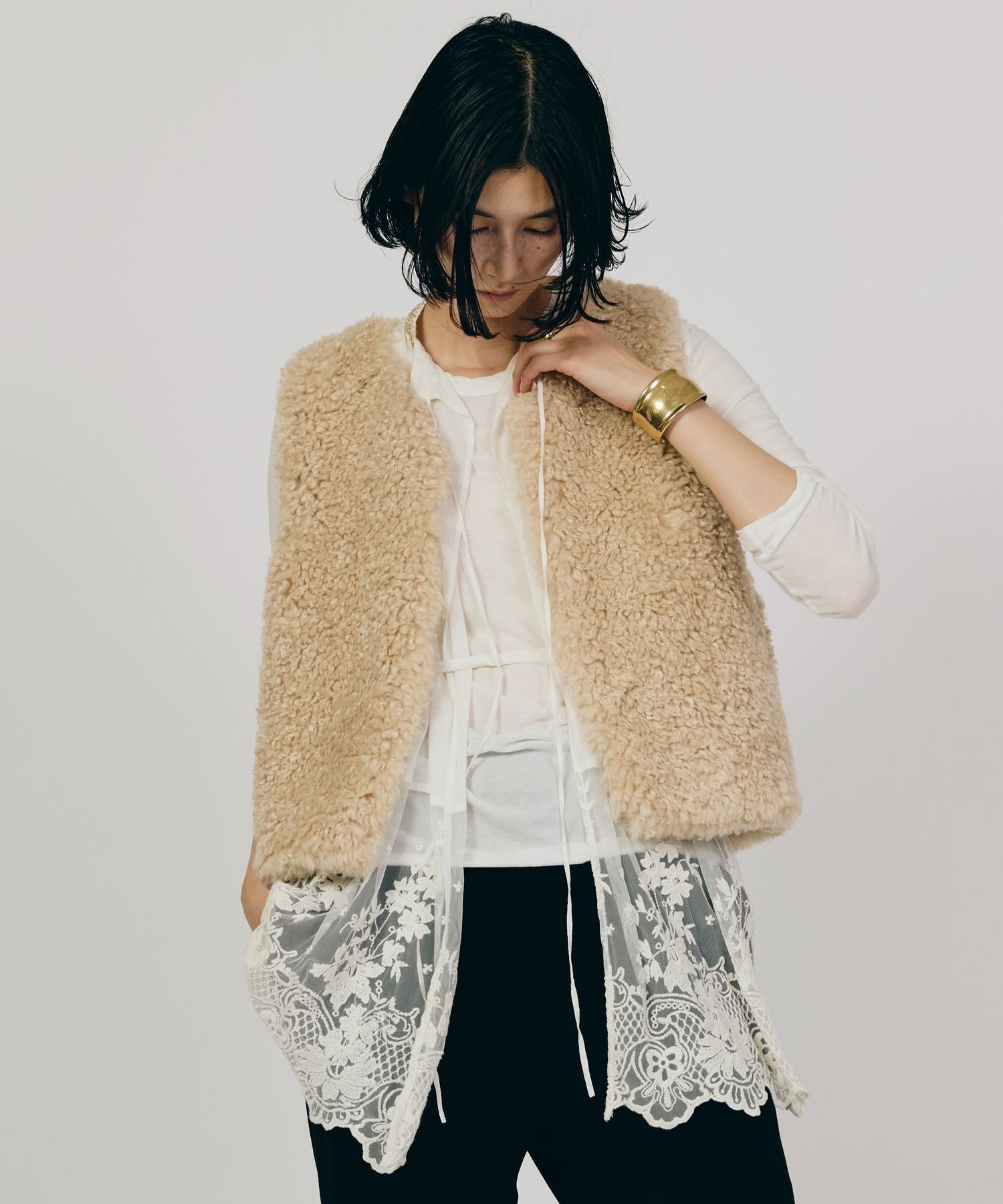 Curensology カーリーショートベスト カレンソロジー ジャケット・アウター その他のジャケット・アウター ホワイト ブラック【送料無料】のサムネイル