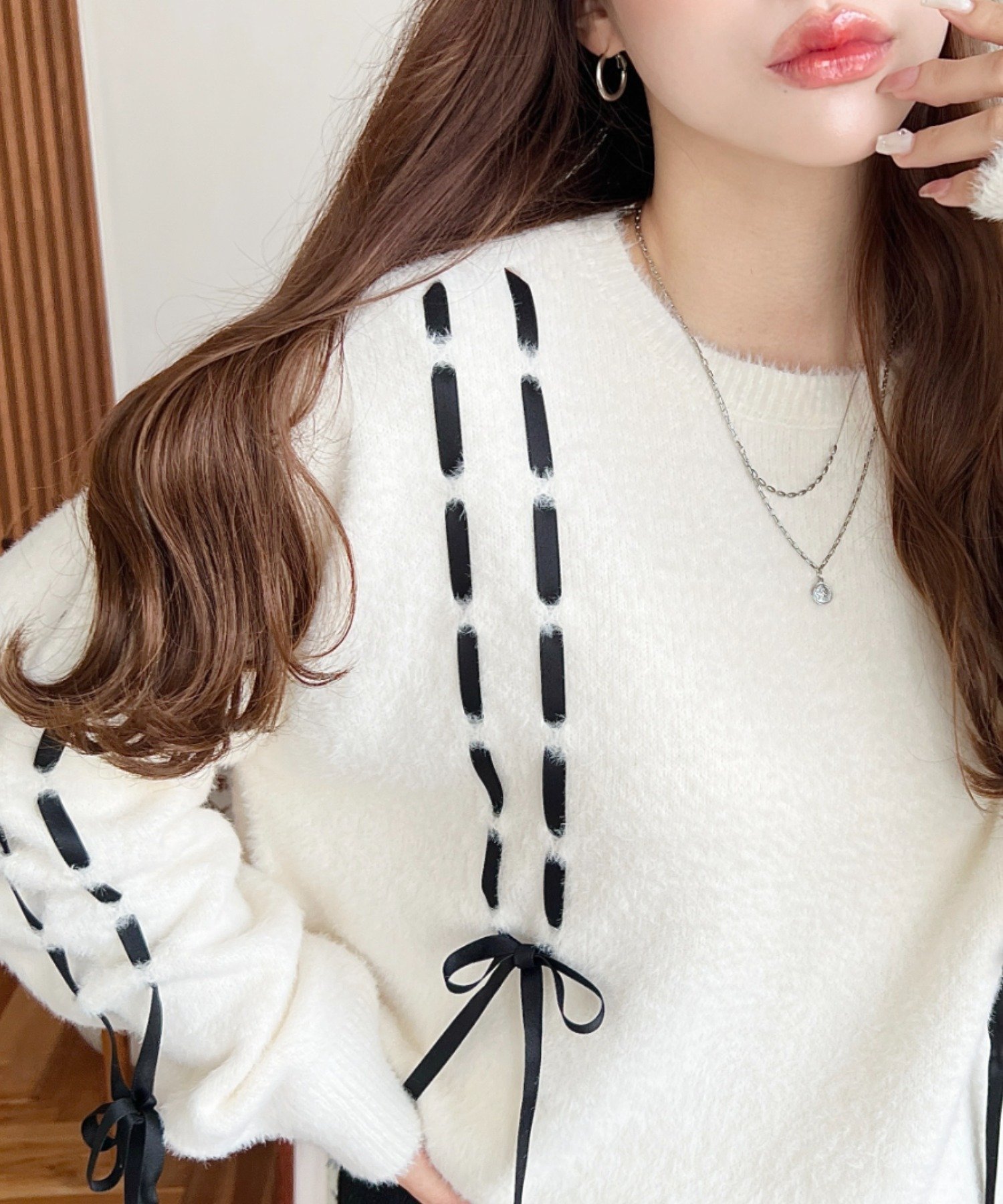 moment+ 編み込みリボンフェザーニットプルオーバー モーメントプラス トップス ニット ホワイト ブラ..