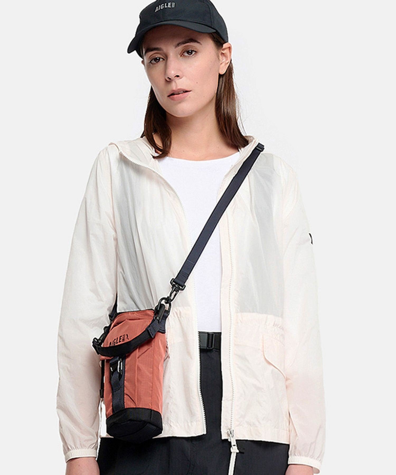 AIGLE 撥水 アーバン ボトルケース 1L エーグル バッグ ショルダーバッグ ブラック レッド ベージュ【送料無料】