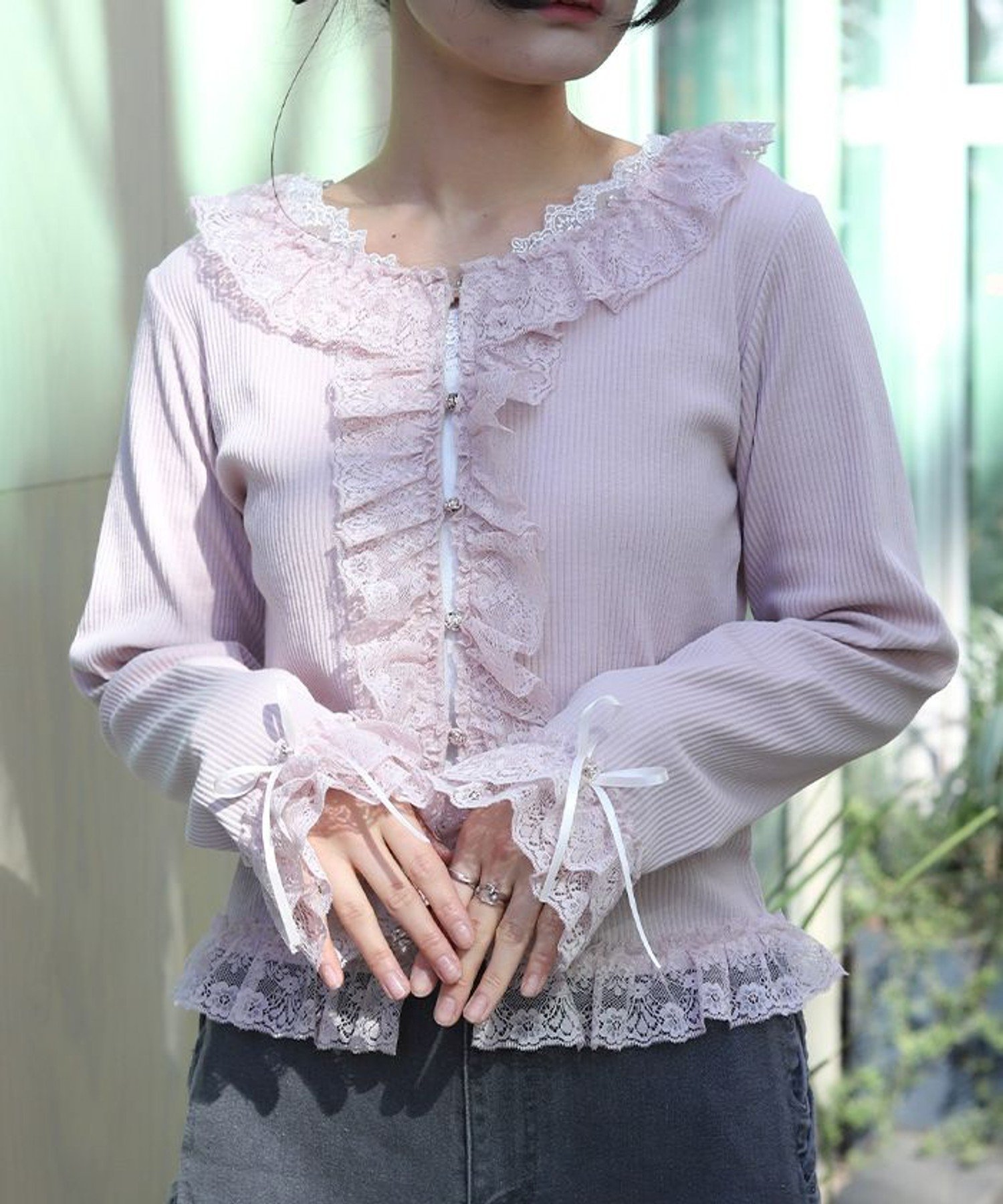 ローズボタンフリルトップス アクシーズファム トップス カットソー・Tシャツ グレー ホワイト ピンク