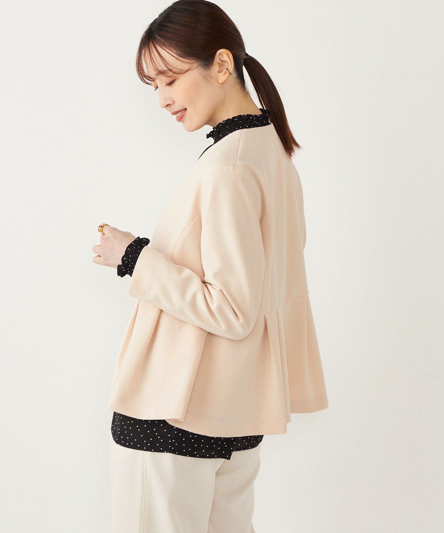 SHIPS Colors SHIPS Colors:ストレッチ ジョーゼット ペプラム ジャケット(セットアップ対応可能)◇ シップス ジャケット・アウター ノーカラージャケット ホワイト ネイビー ベージュ【送料無料】