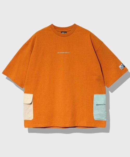 Mountain Mania 【GSC別注】Mountain Mania/マウンテンマニア Mountain Mania x gsc オリジナル天竺 サイドポケットTEE (MENS) ゴースローキャラバン トップス カットソー・Tシャツ ブラウン ホワイト ブラック オレンジ ブルー