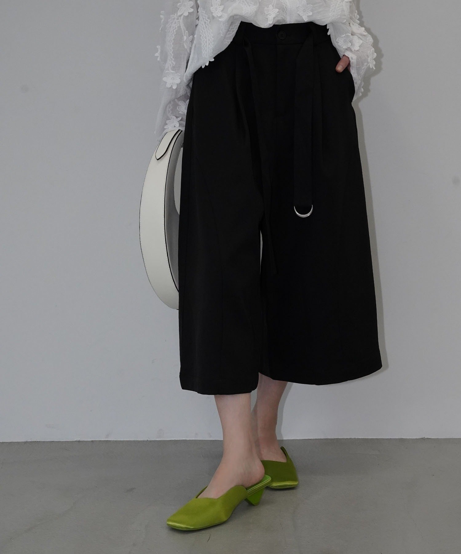 ベルトワイドクロップドパンツ chw26s155 チュクラ パンツ その他のパンツ ベージュ ブラック