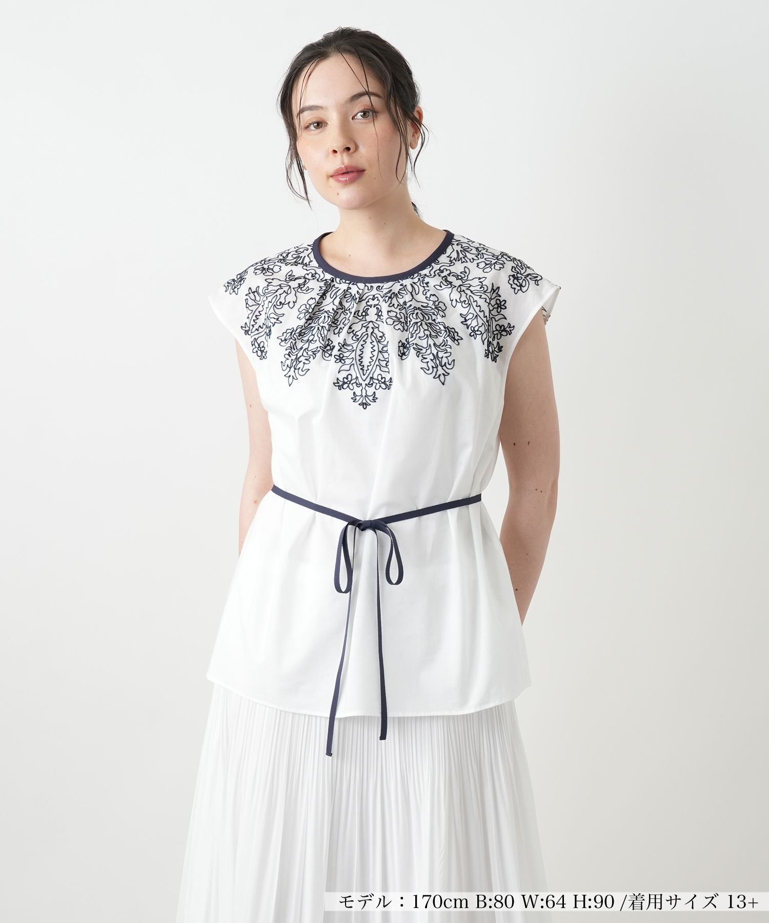 Leilian PLUS HOUSE 刺繍フレンチスリーブブラウス【BOURGE】 レリアン プラスハウス トップス シャツ・ブラウス ホワイト ネイビー