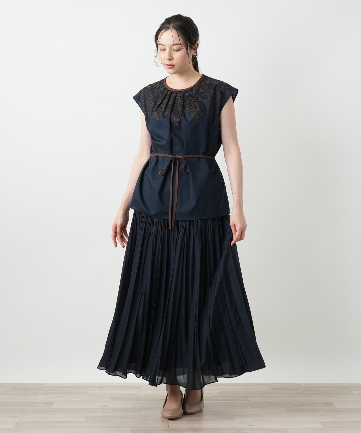 Leilian PLUS HOUSE 刺繍フレンチスリーブブラウス【BOURGE】 レリアン プラスハウス トップス シャツ・ブラウス ホワイト ネイビー