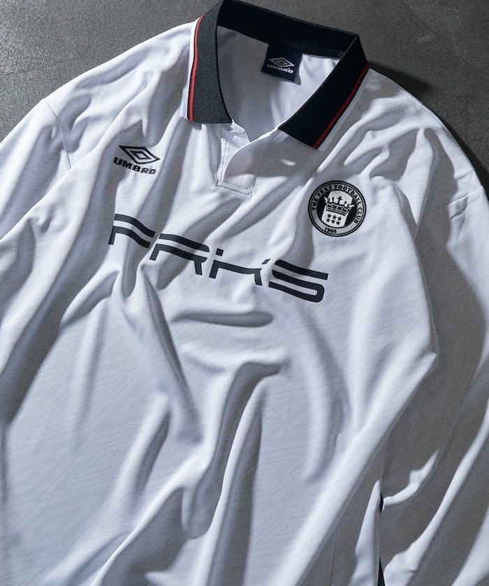 【SALE／35%OFF】UMBRO 別注 Soccer Game Shirt Triple Logo フリークスストア トップス カットソー・Tシャツ ホワイト グリーン ネイビー【送料無料】