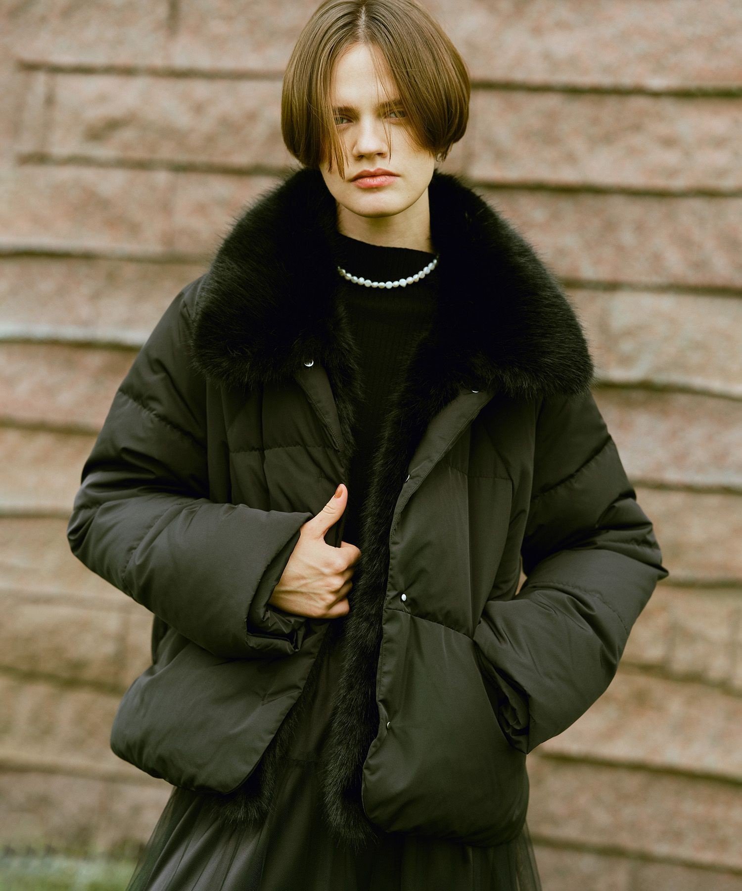 allureville ファーカラーショートダウンコート アルアバイル ジャケット・アウター ダウンジャケット・ダウンベスト ブラック ベージュ【送料無料】