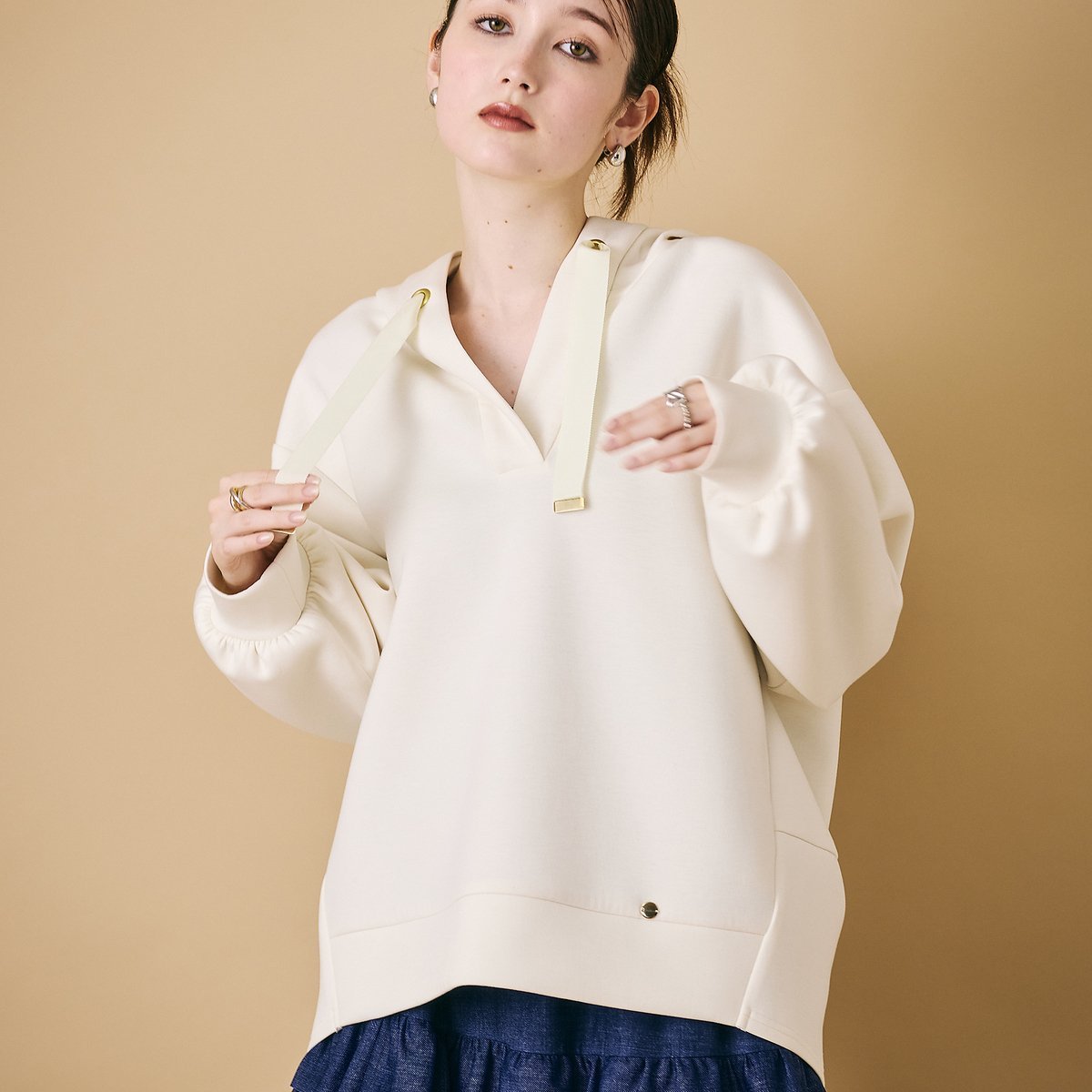 Audie a Muses NEWデザインパーカー ローズティアラ トップス パーカー・フーディー ホワイト グレー ..