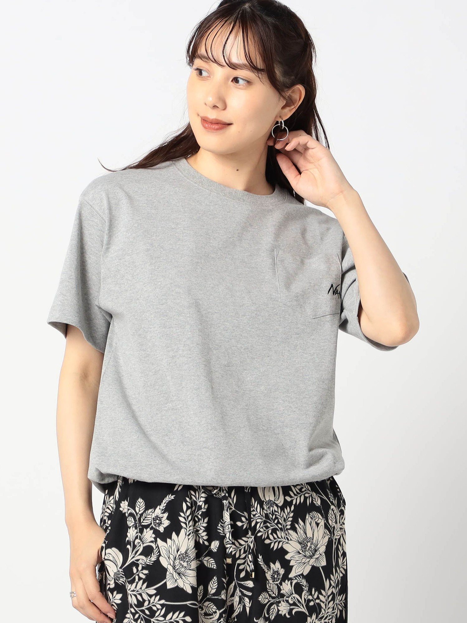 【NANGA別注】バックプリントTシャツ ニコル トップス カットソー・Tシャツ グレー ホワイト ブラック ネイビー