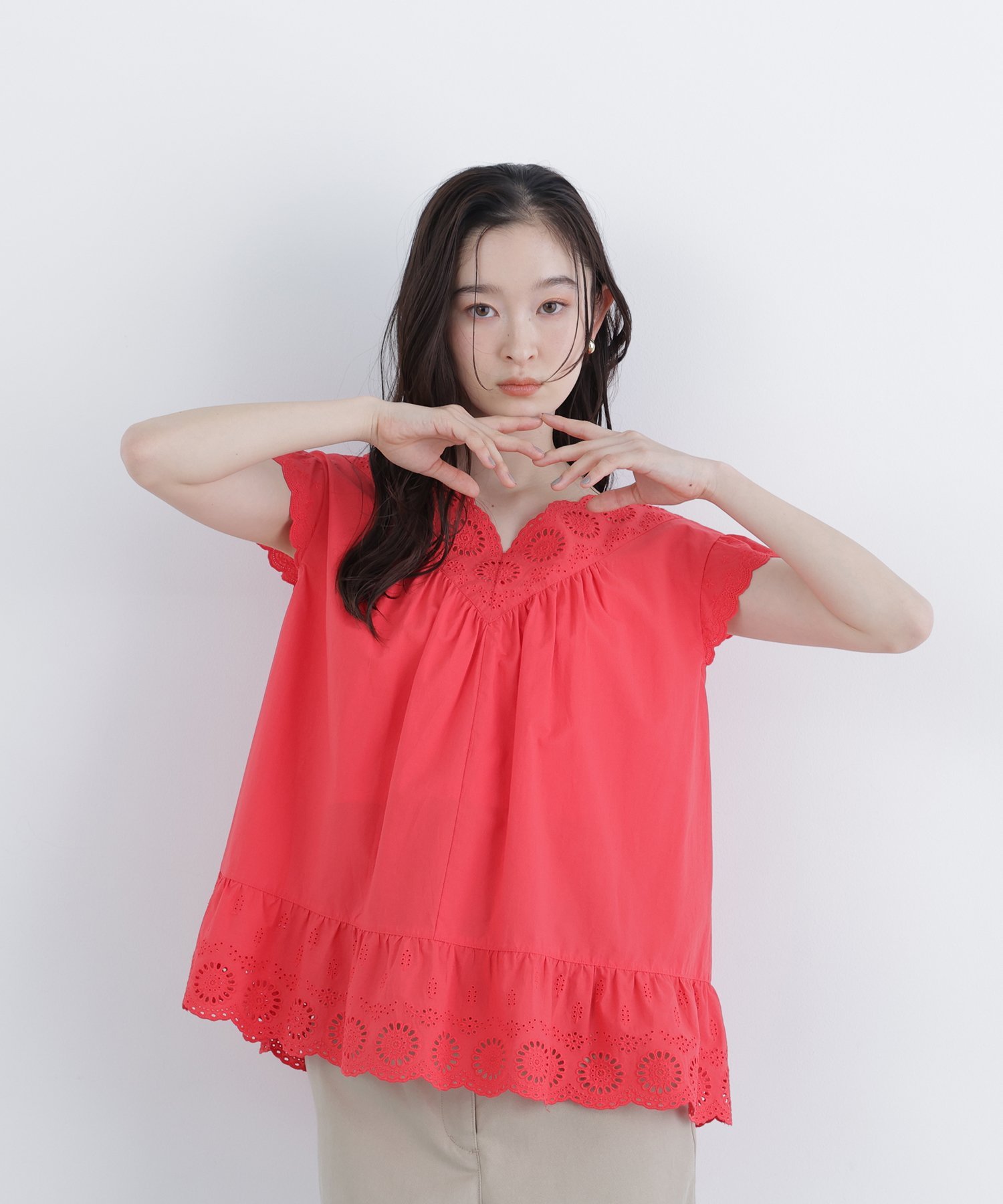 NATURAL BEAUTY BASIC ＜N.＞コットン刺繍ブラウス ナチュラルビューティベーシック トップス シャツ・ブラウス レッド ピンク ブラック ホワイト
