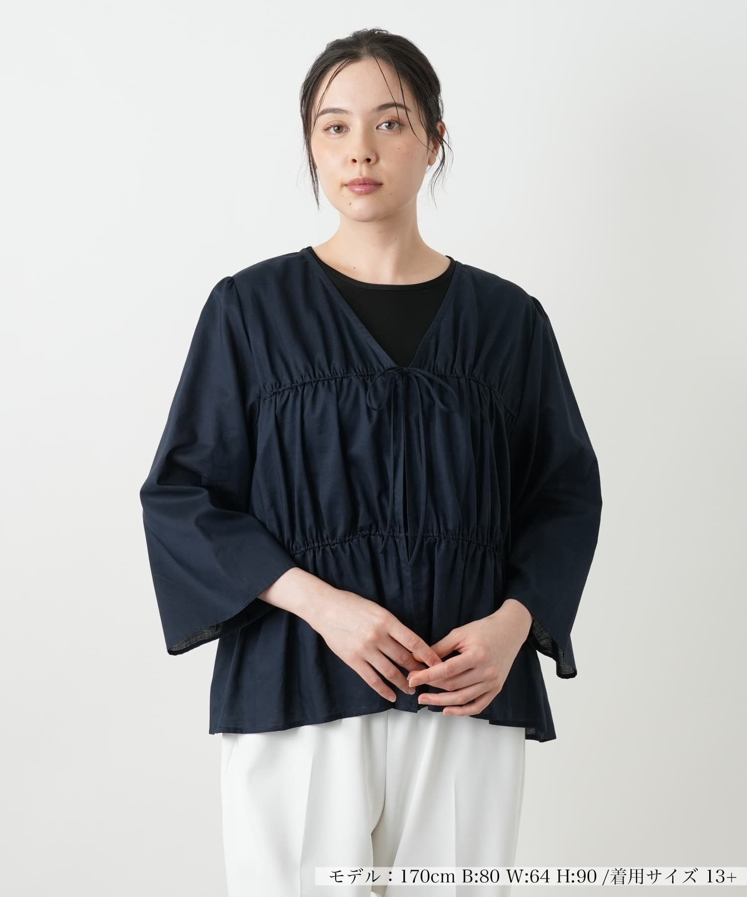 Leilian PLUS HOUSE Vネックブラウス【BOURGE】 レリアン プラスハウス トップス シャツ・ブラウス ホワイト ネイビー
