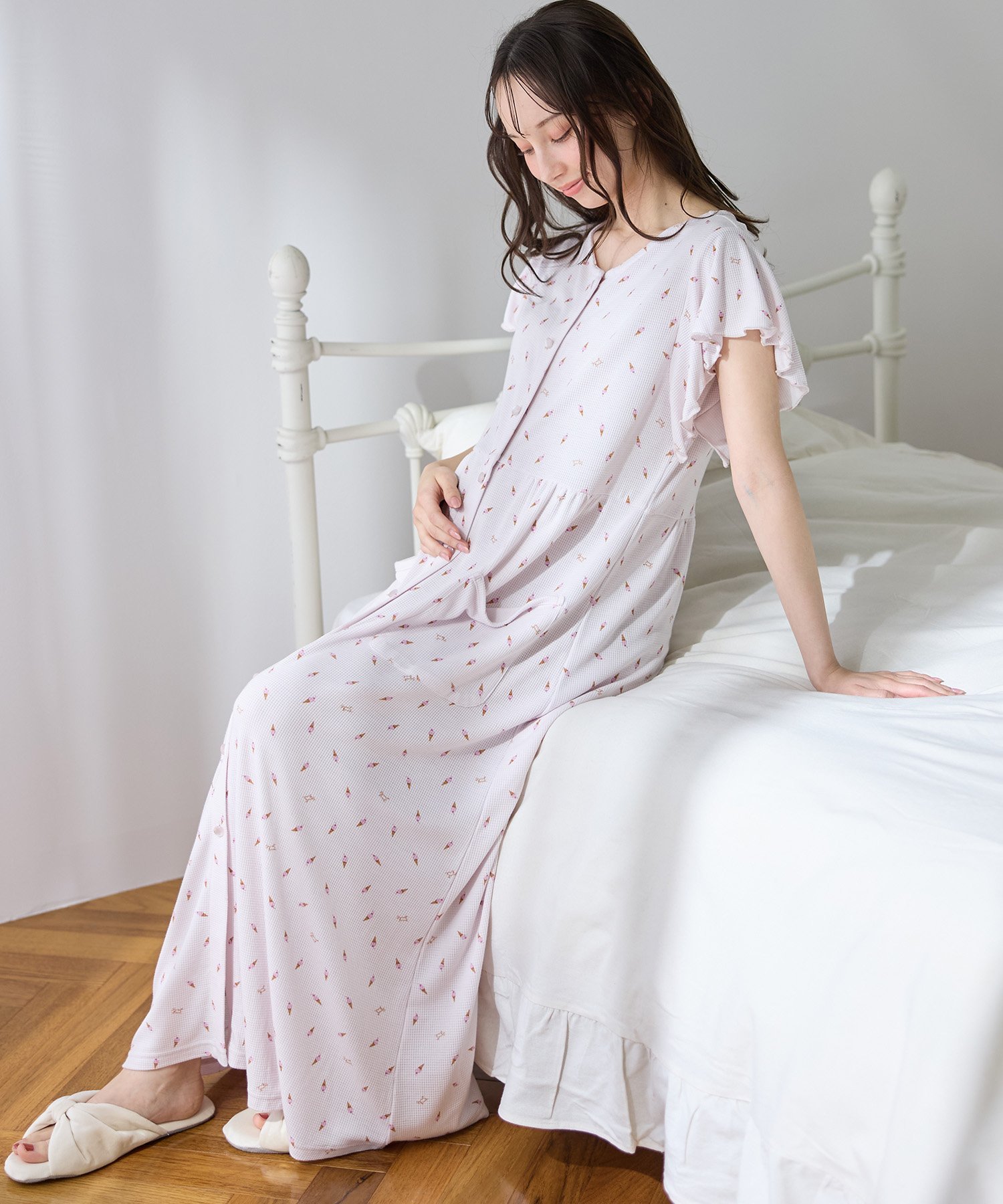 cross marche ワッフル風アイス柄ネグリジェ/ワンピースパジャマ/マタニティパジャマ(マタニティ/授乳服)上下セット 授乳口付き 授乳楽々 妊婦服 産前・産後対応 クロスマルシェ インナー・ルームウェア パジャマ ホワイト ピンク【送料無料】