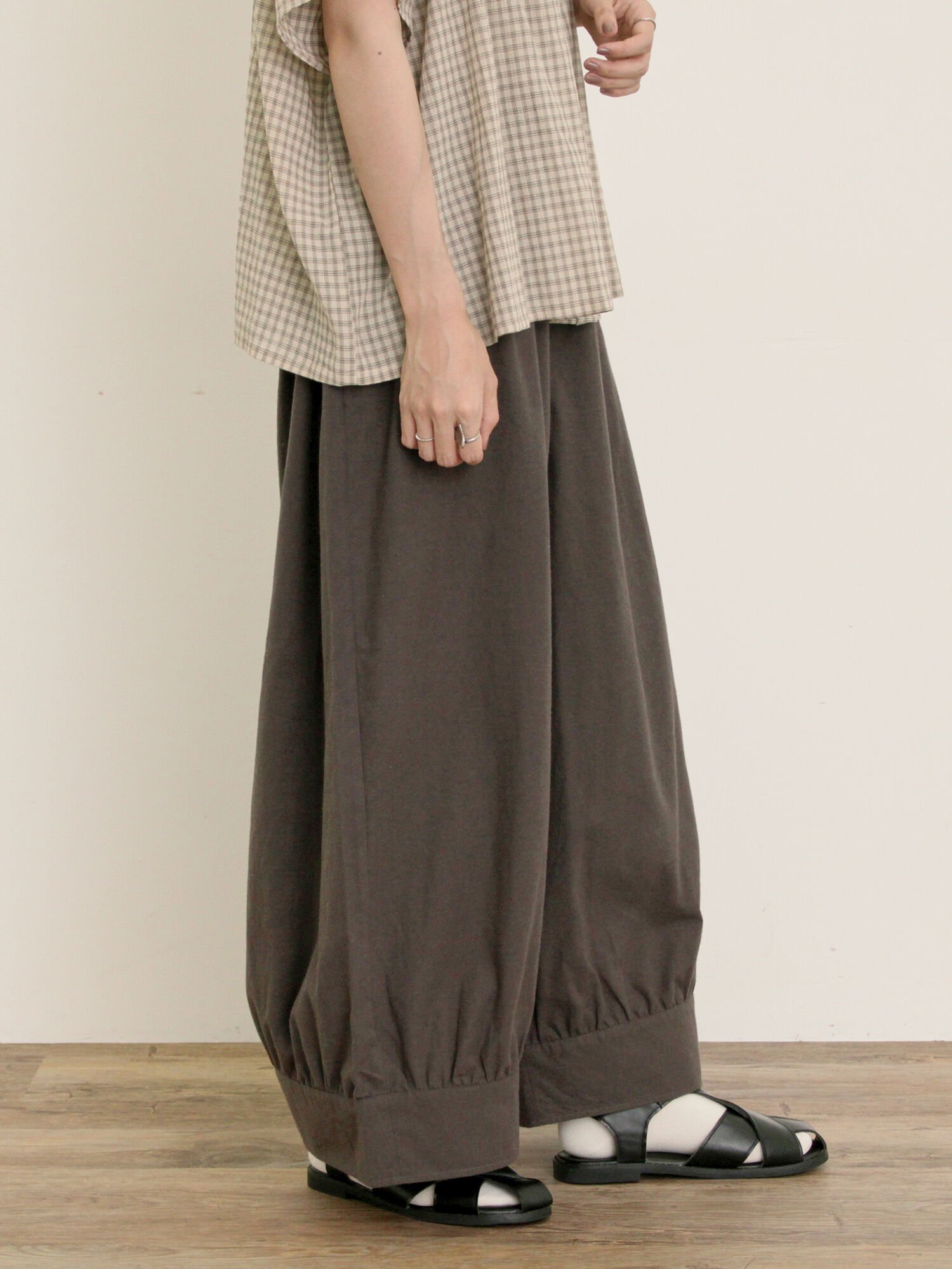 Samansa Mos2 【M/Lサイズ】裾切替ギャザーパンツ サマンサモスモス パンツ その他のパンツ ブラック グレー レッド ベージュ【送料無料】のサムネイル