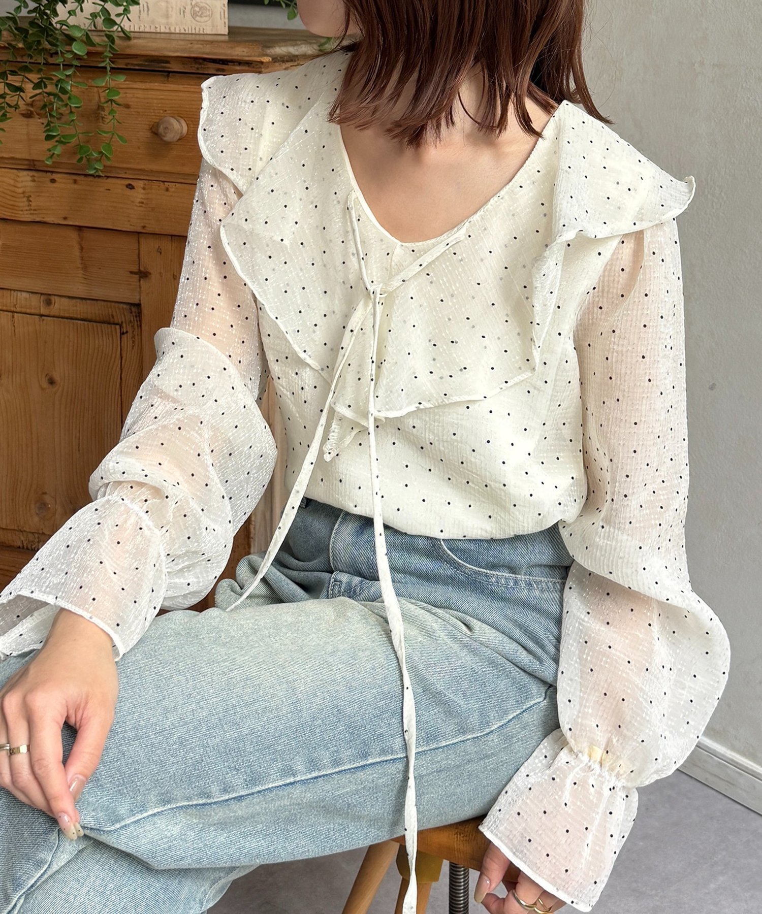 Long-Sleeved - Thevon. ドットシアーフリルブラウス ゼヴォン トップス シャツ・ブラウス ホワイト ブラウン【送料無料】